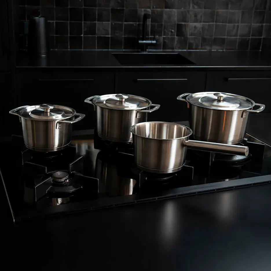 COMBEKK | Ensemble de quatre casseroles en acier inoxydable