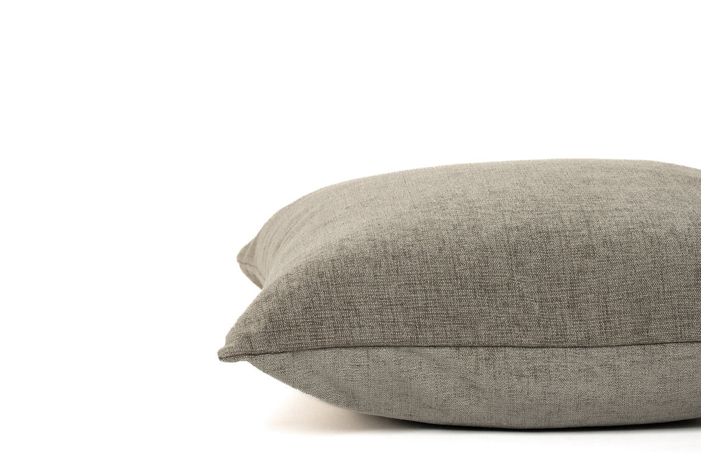 Housse de coussin en chenille grise