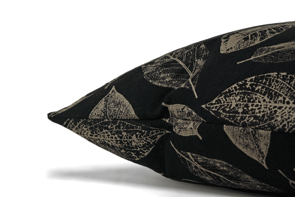 Housse de coussin feuille noire