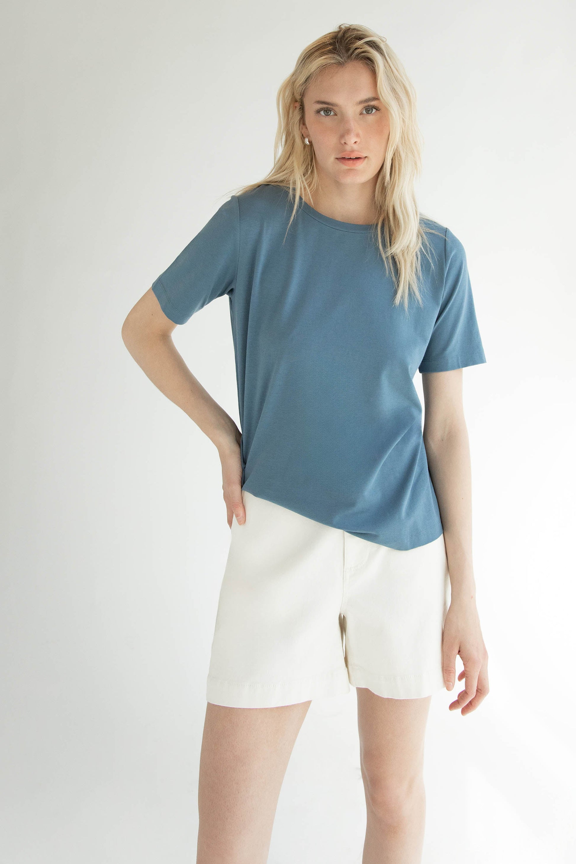 T-SHIRT À COL ROND EN COTON MODAL