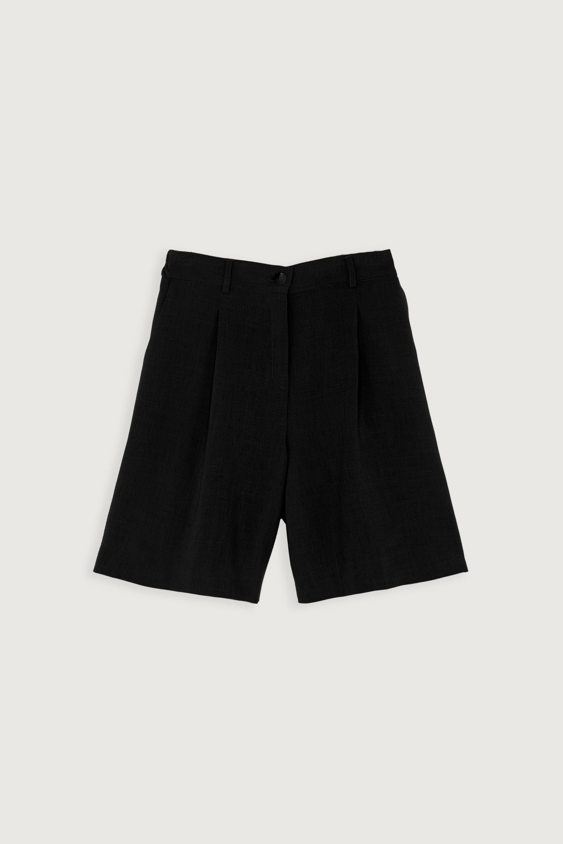 SINGLE PLEAT SHORT