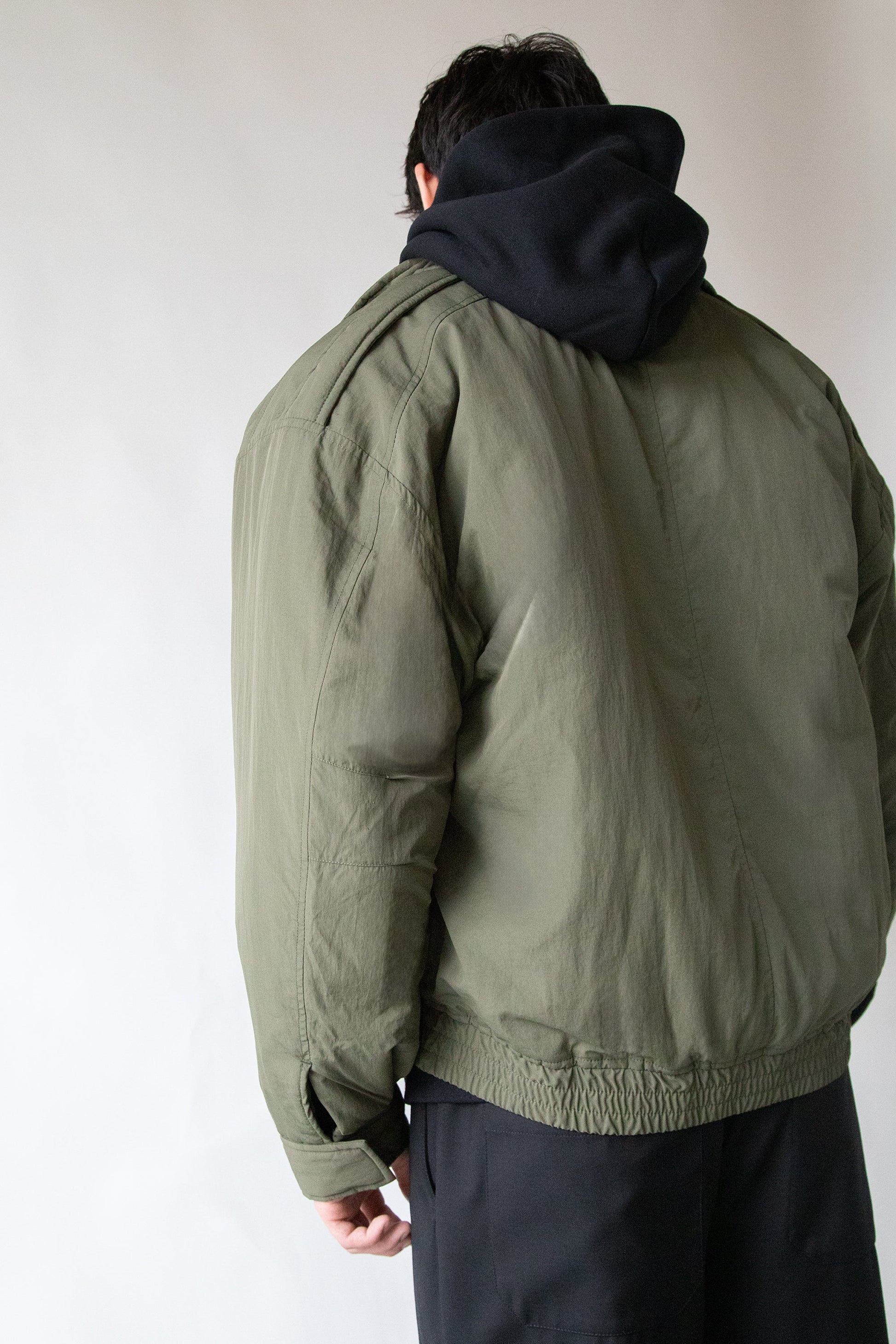 BLOUSON AVIATEUR SURDIMENSIONNÉ EN NYLON À MANCHES LONGUES | OAK + FORT