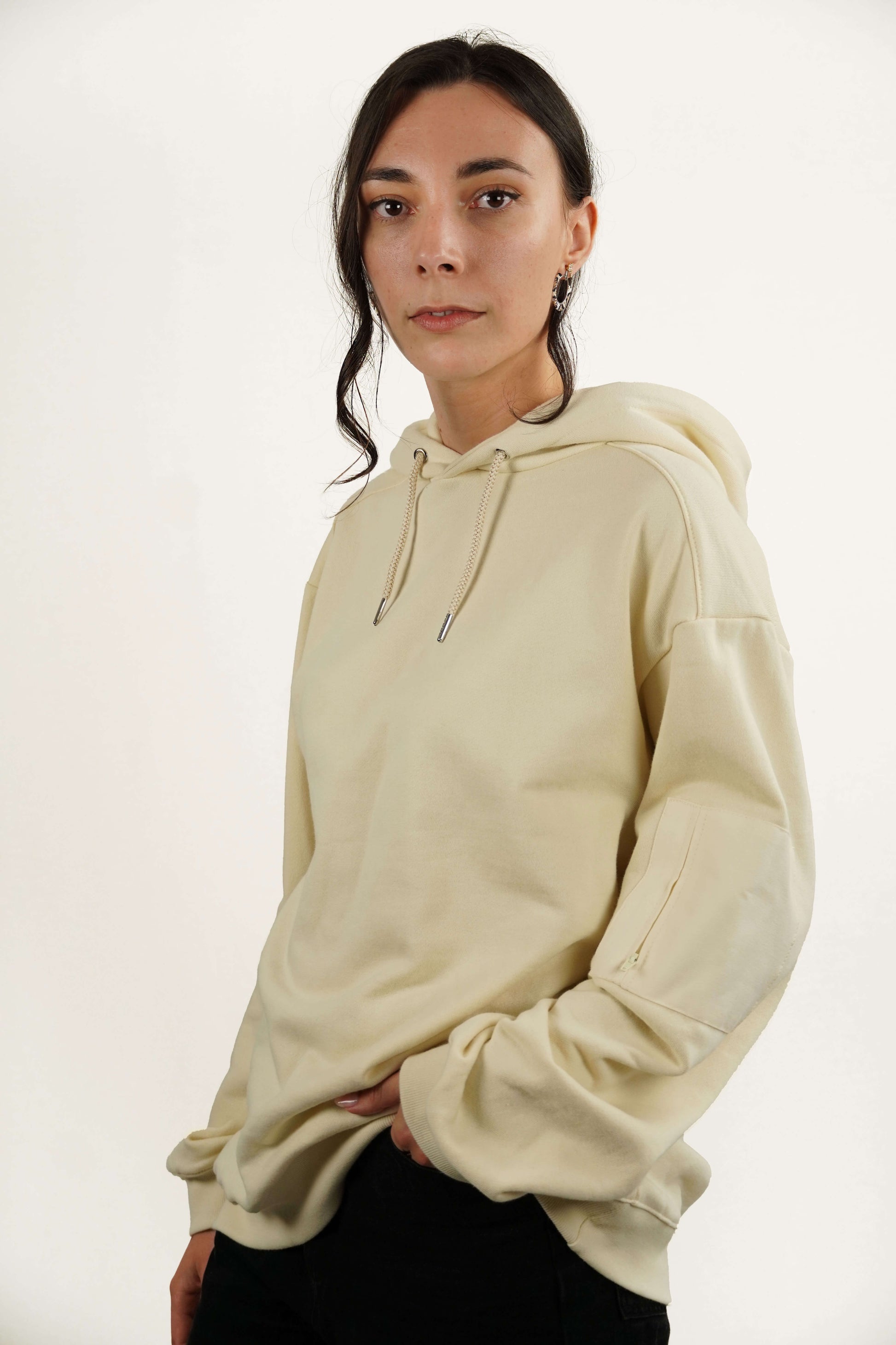 LE CHANDAIL À CAPUCHON