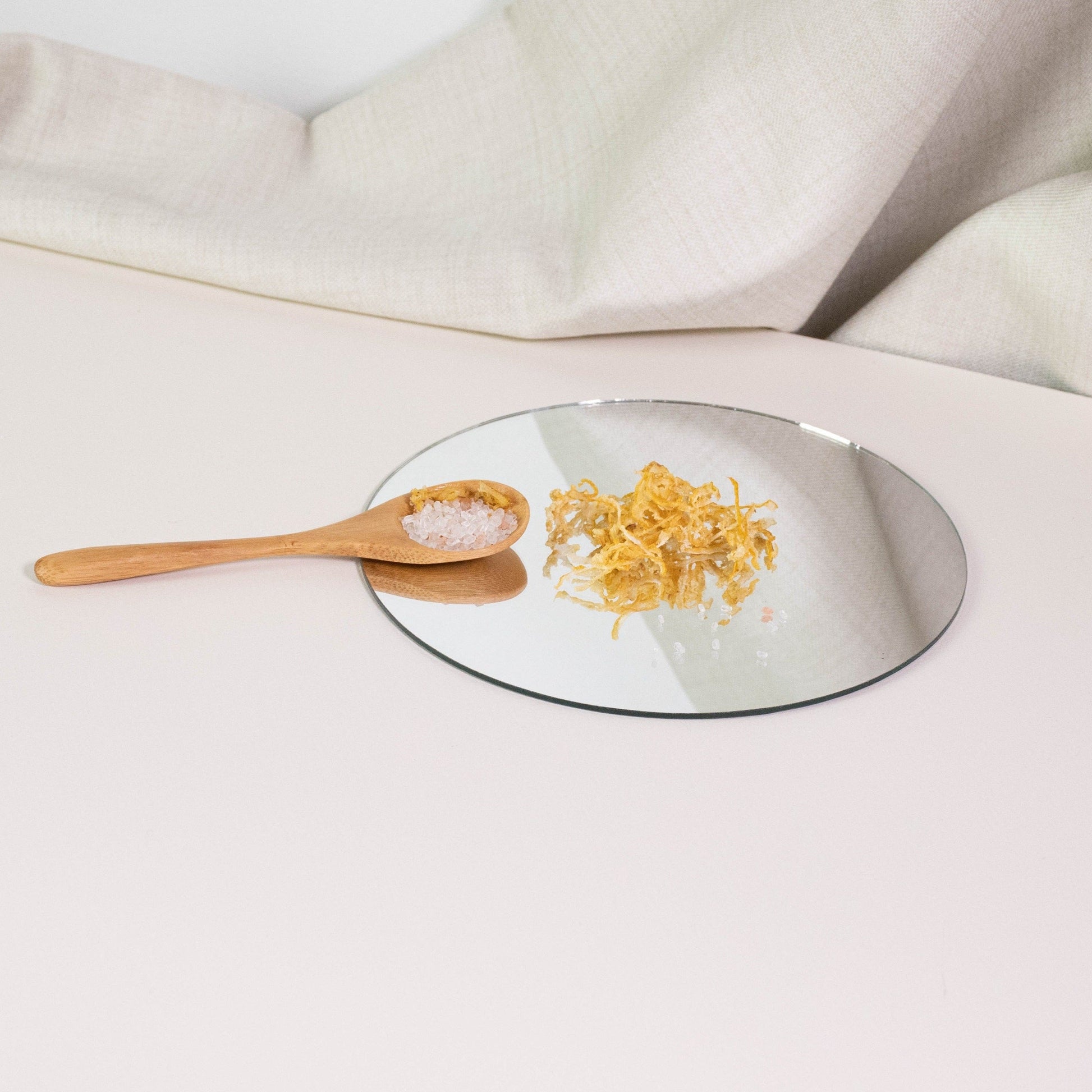 Sels de bain roses de l'Himalaya au yuzu (227 g)