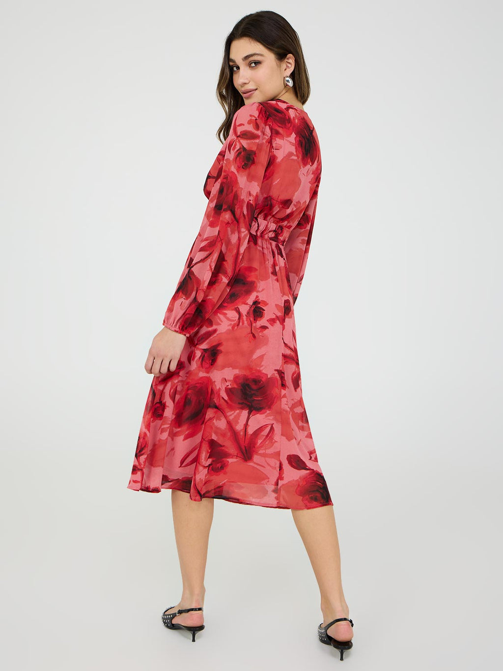 Robe mi-longue croisée en mousseline imprimée