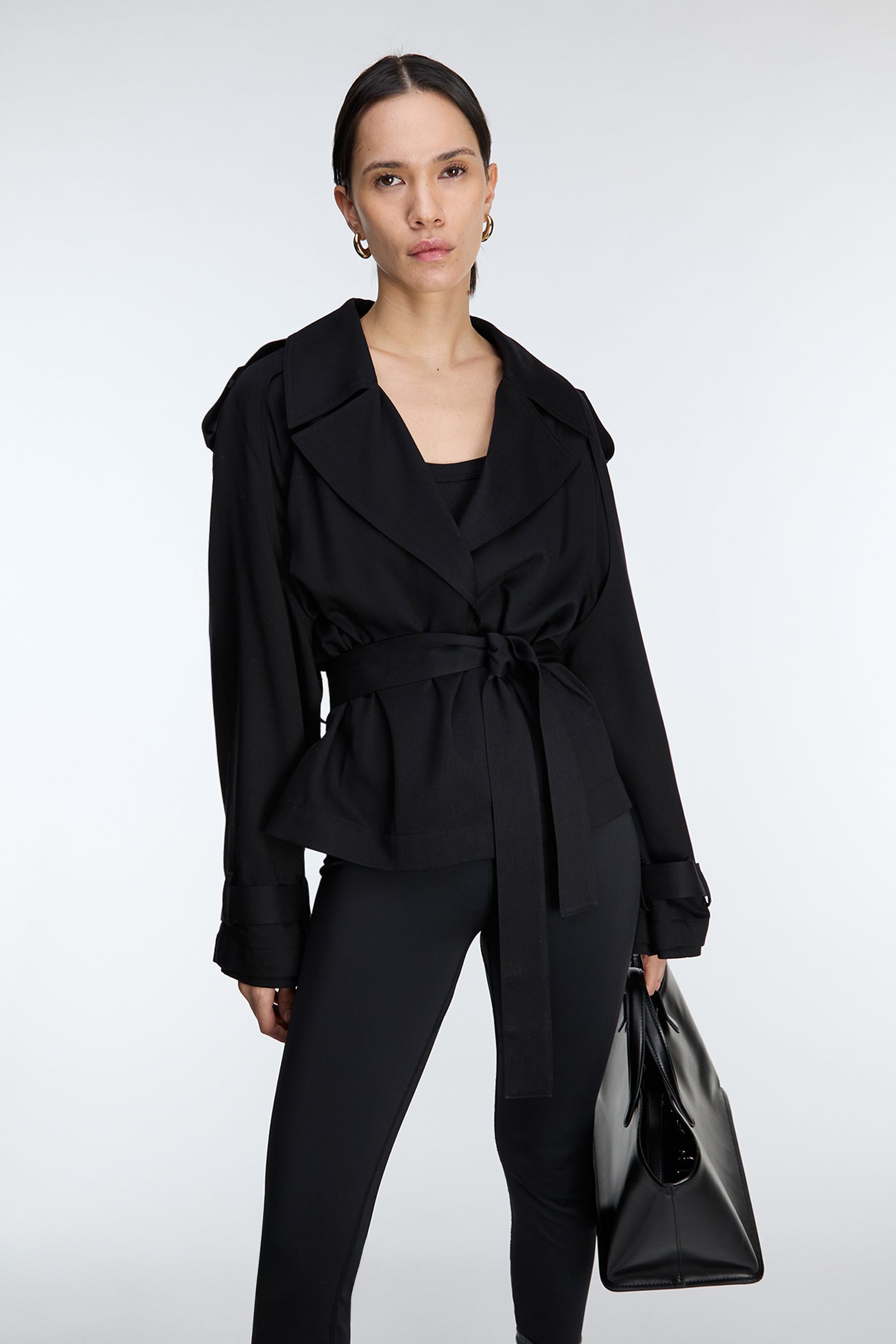 TRENCH-COAT COURT ET FLUIDE EN TENCEL