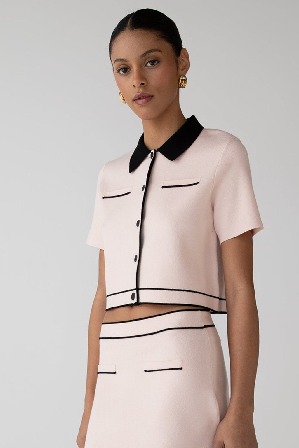 Haut court en tricot à bordure contrastante