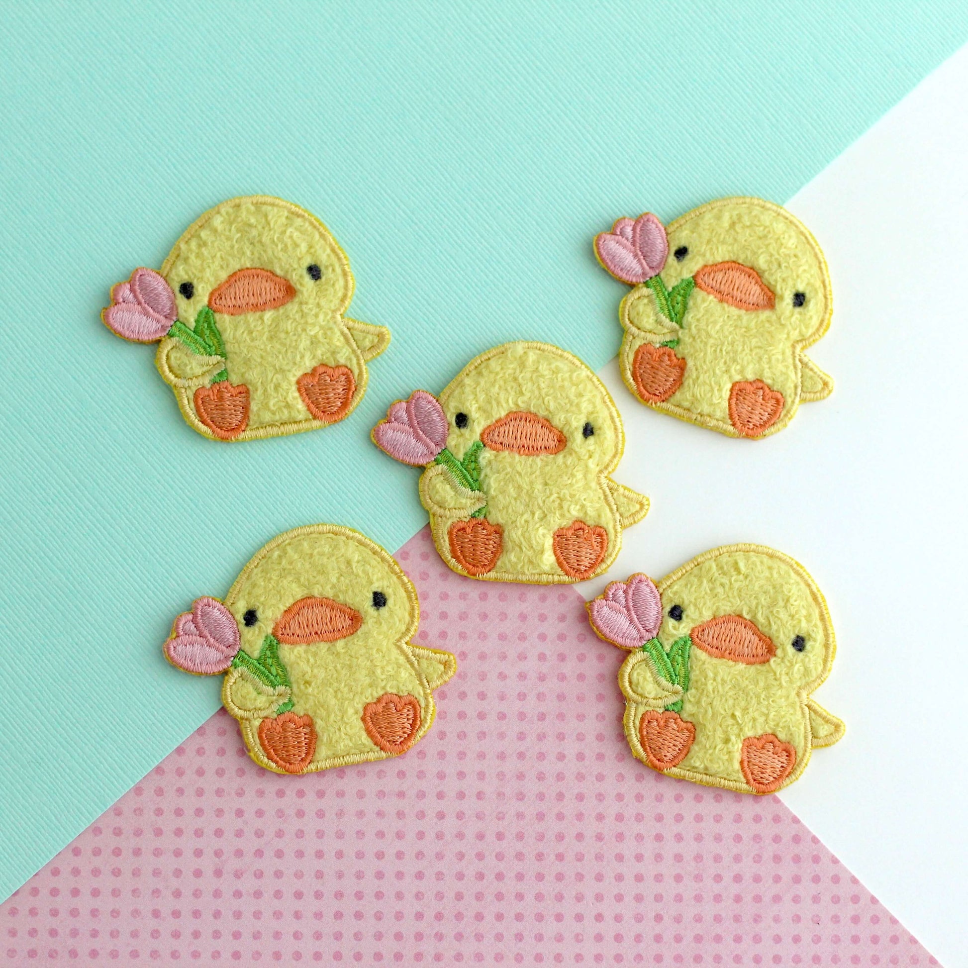 Patch brodé thermocollant en chenille Canard avec tulipe