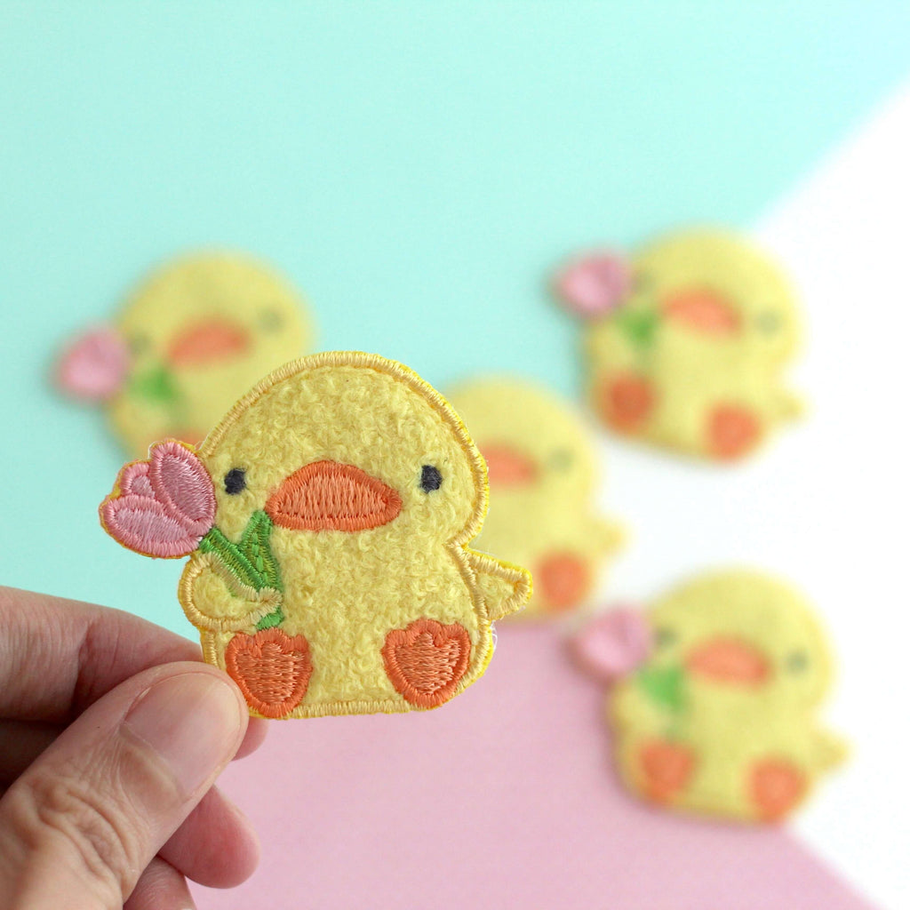Patch brodé thermocollant en chenille Canard avec tulipe