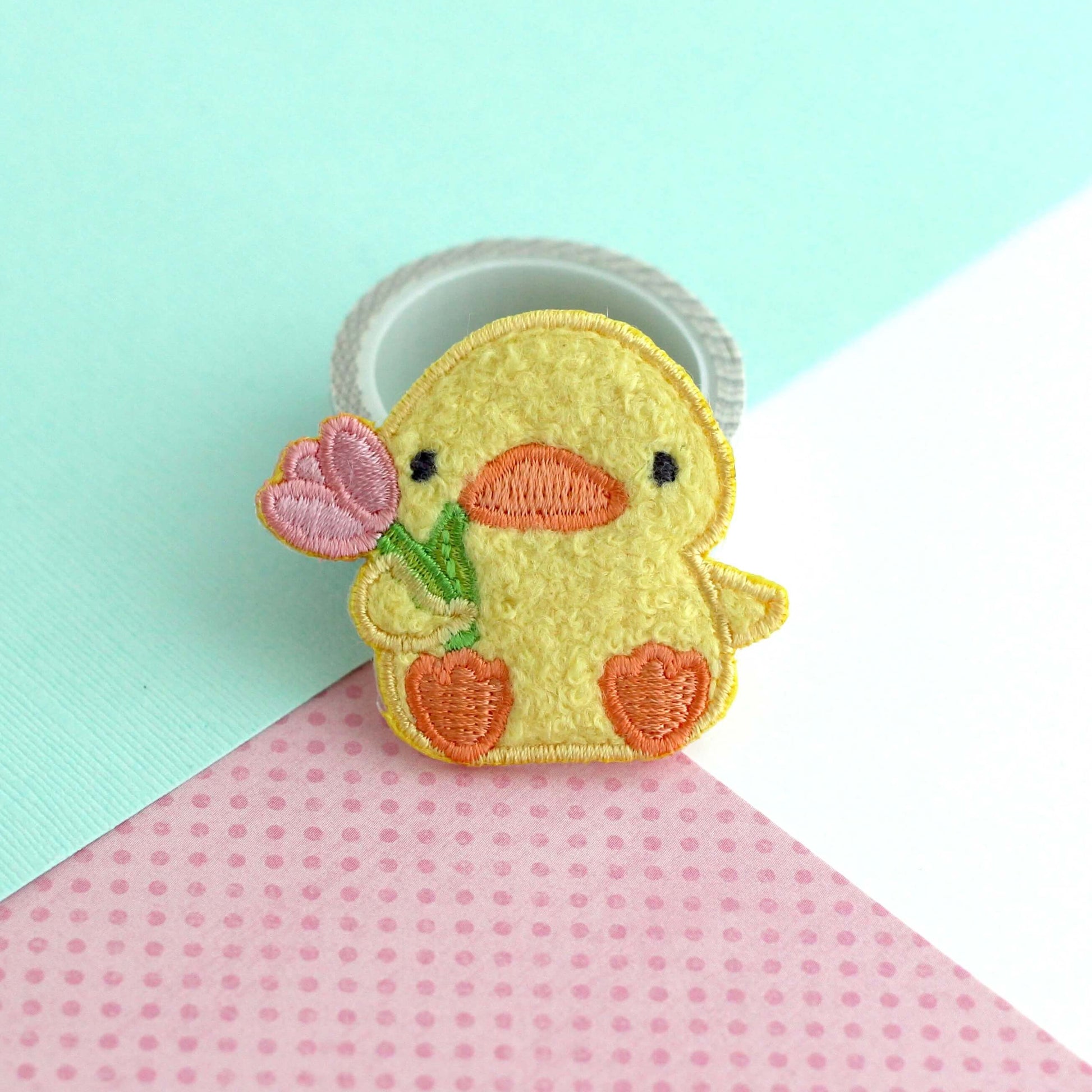 Patch brodé thermocollant en chenille Canard avec tulipe