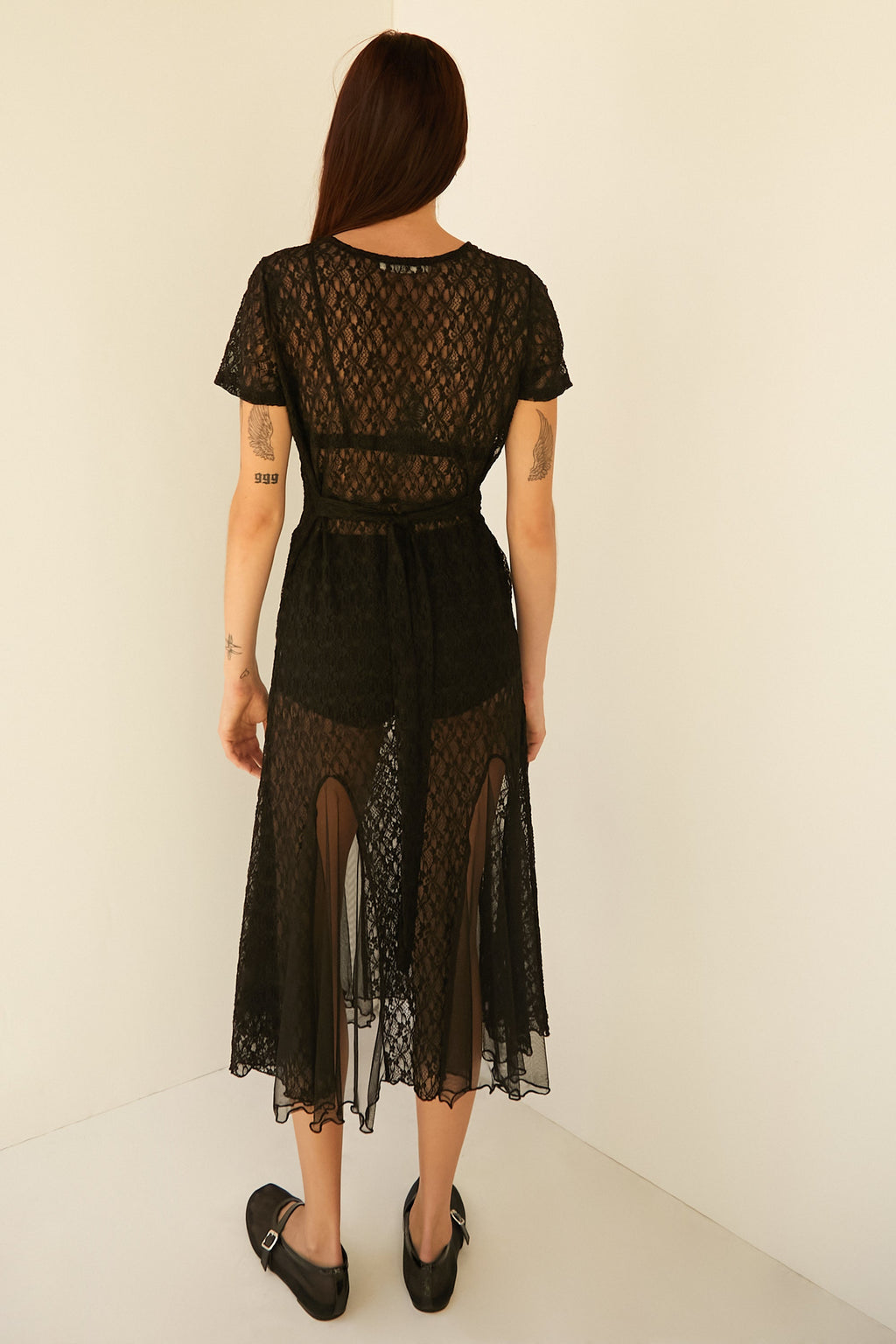 ROBE MIDI À MANCHES COURTES EN DENTELLE