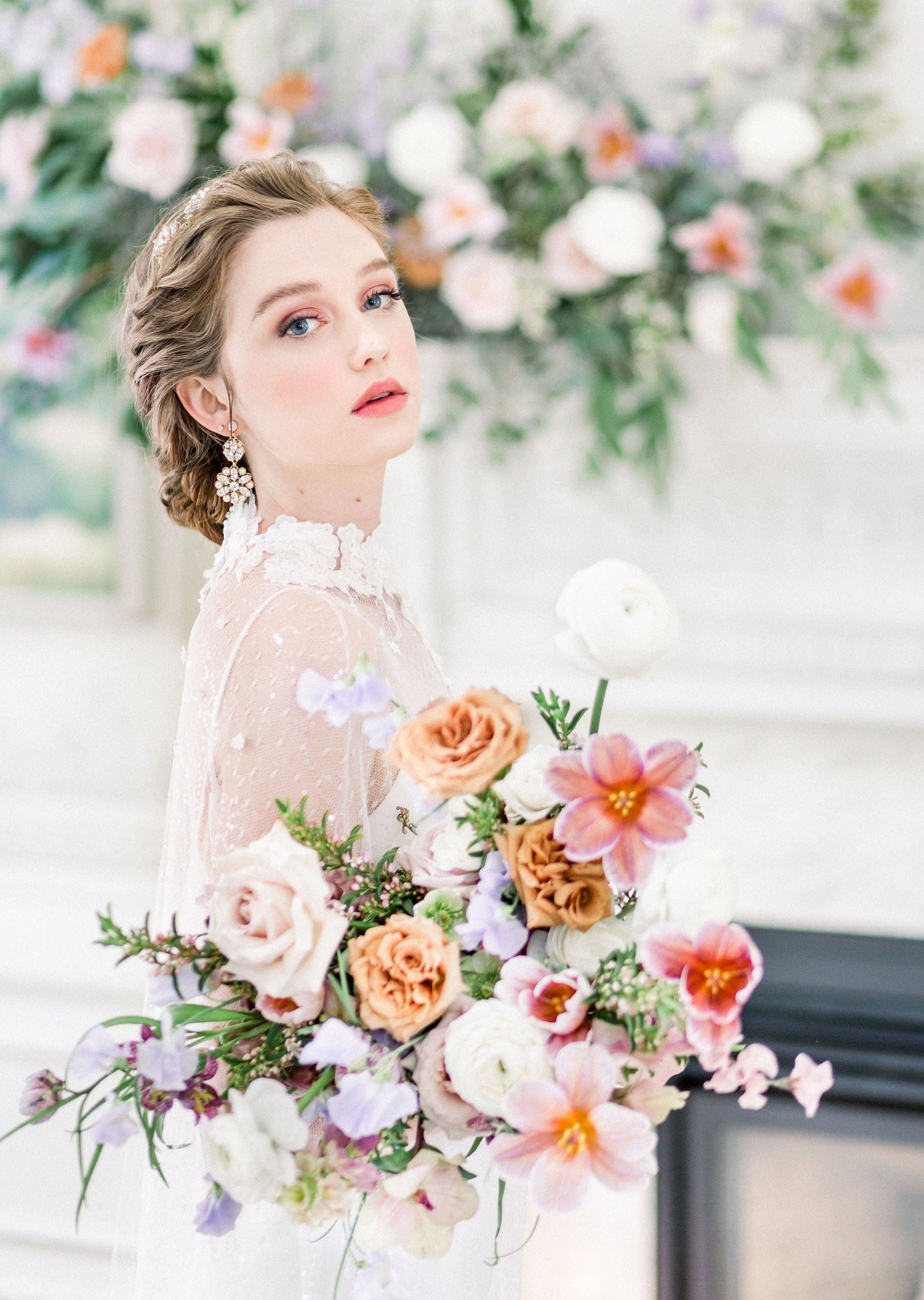 Boucles d'oreilles de mariée PHOEBE en cristal filigrané et perles