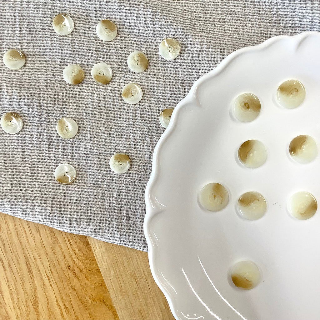 Elan ; Bouton à 2 trous, beige - 3/4"