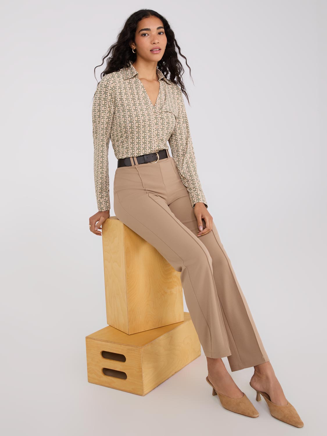 Pantalon à pinces sur le devant avec ceinture