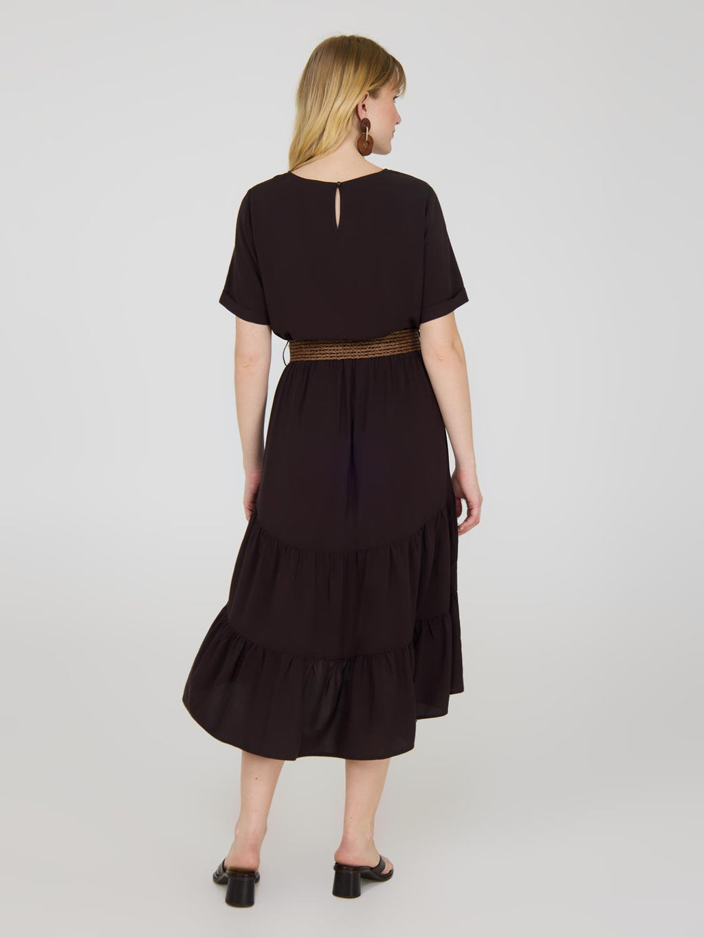 Robe midi à manches courtes et volants
