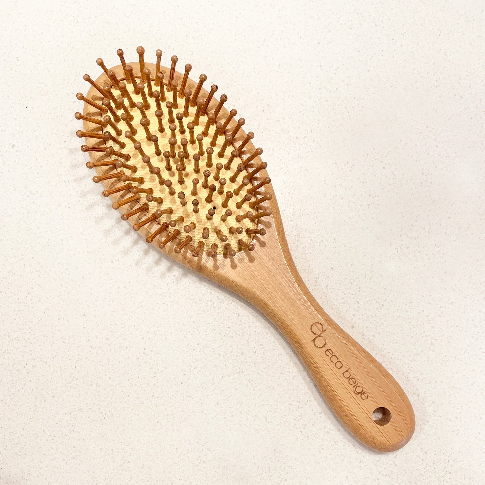 Brosse à cheveux ovale mini en bambou rembourrée