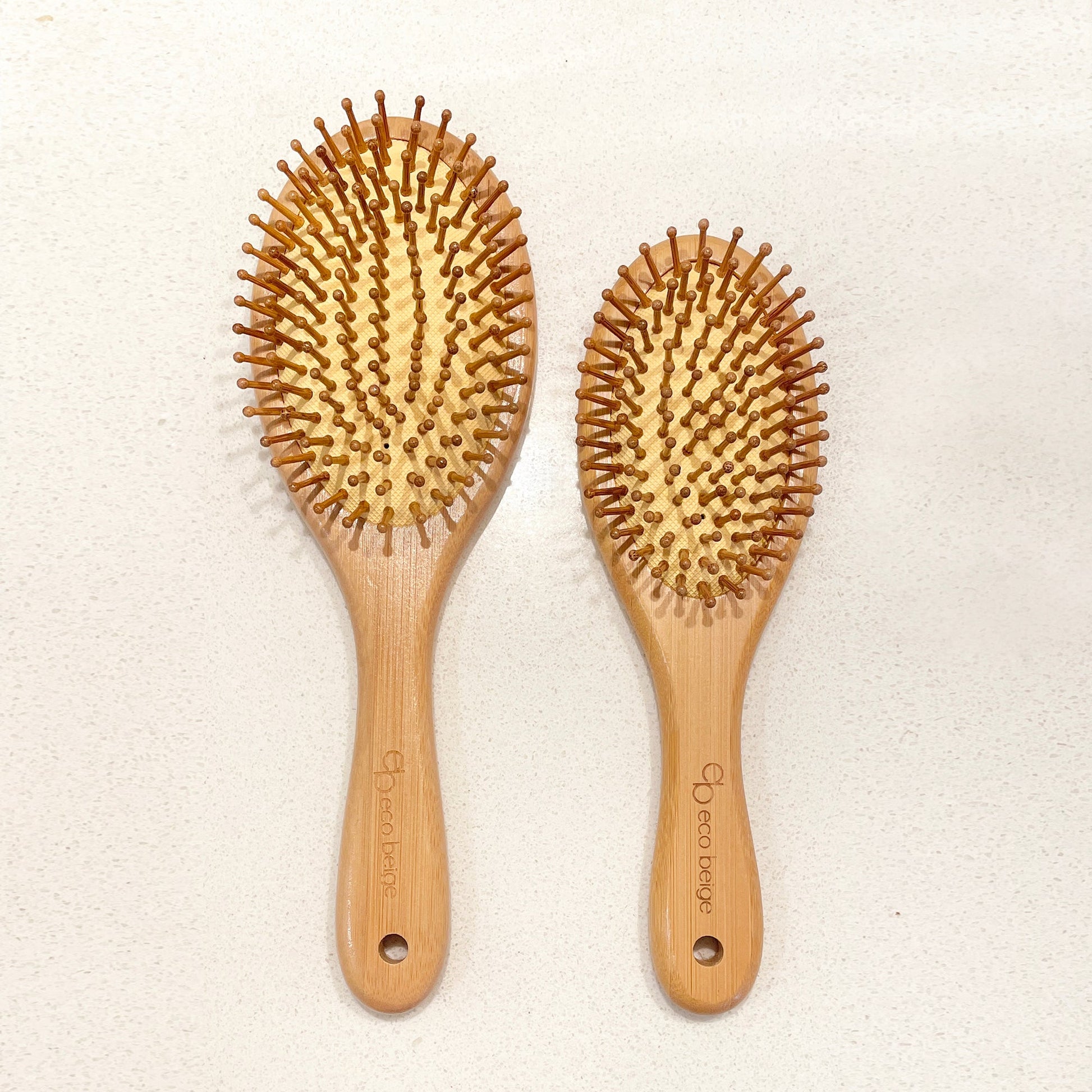 Brosse à cheveux ovale mini en bambou rembourrée