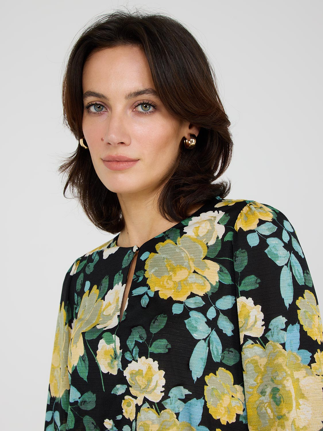 Haut à imprimé floral texturé avec trou de serrure sur le devant