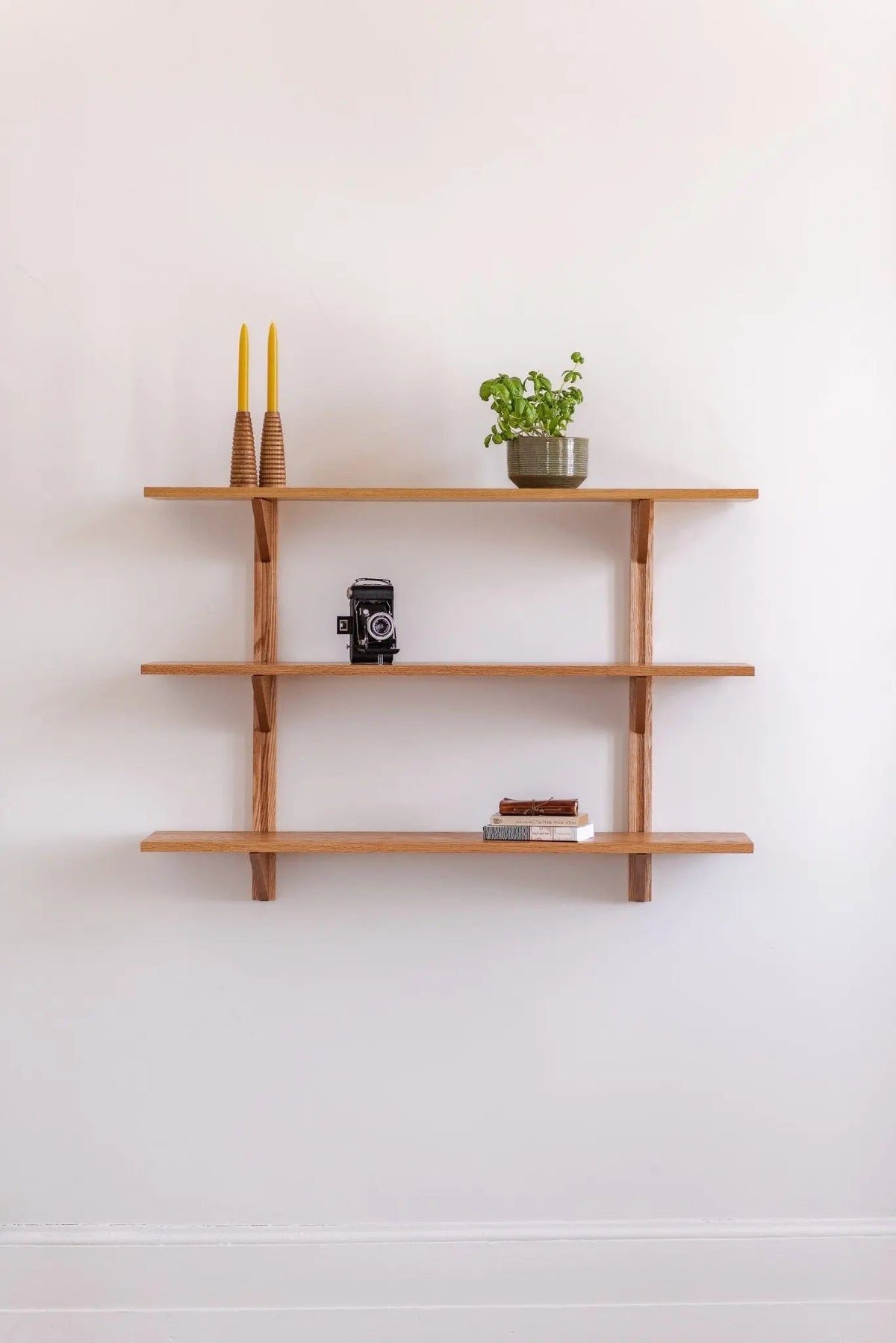 CLARA III Wall Shelf