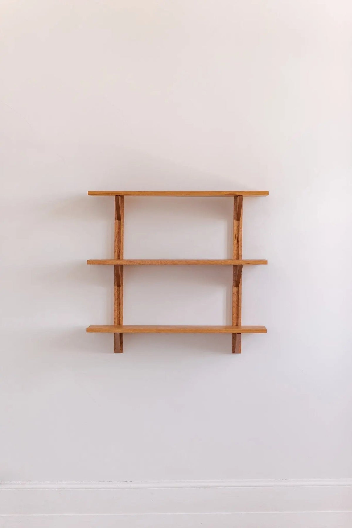 CLARA III Wall Shelf