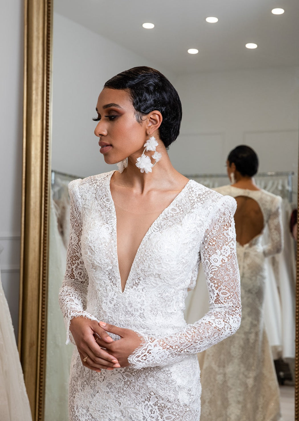 Boucles d'oreilles de mariée en forme de larme et de fleurs en soie ARIELLE