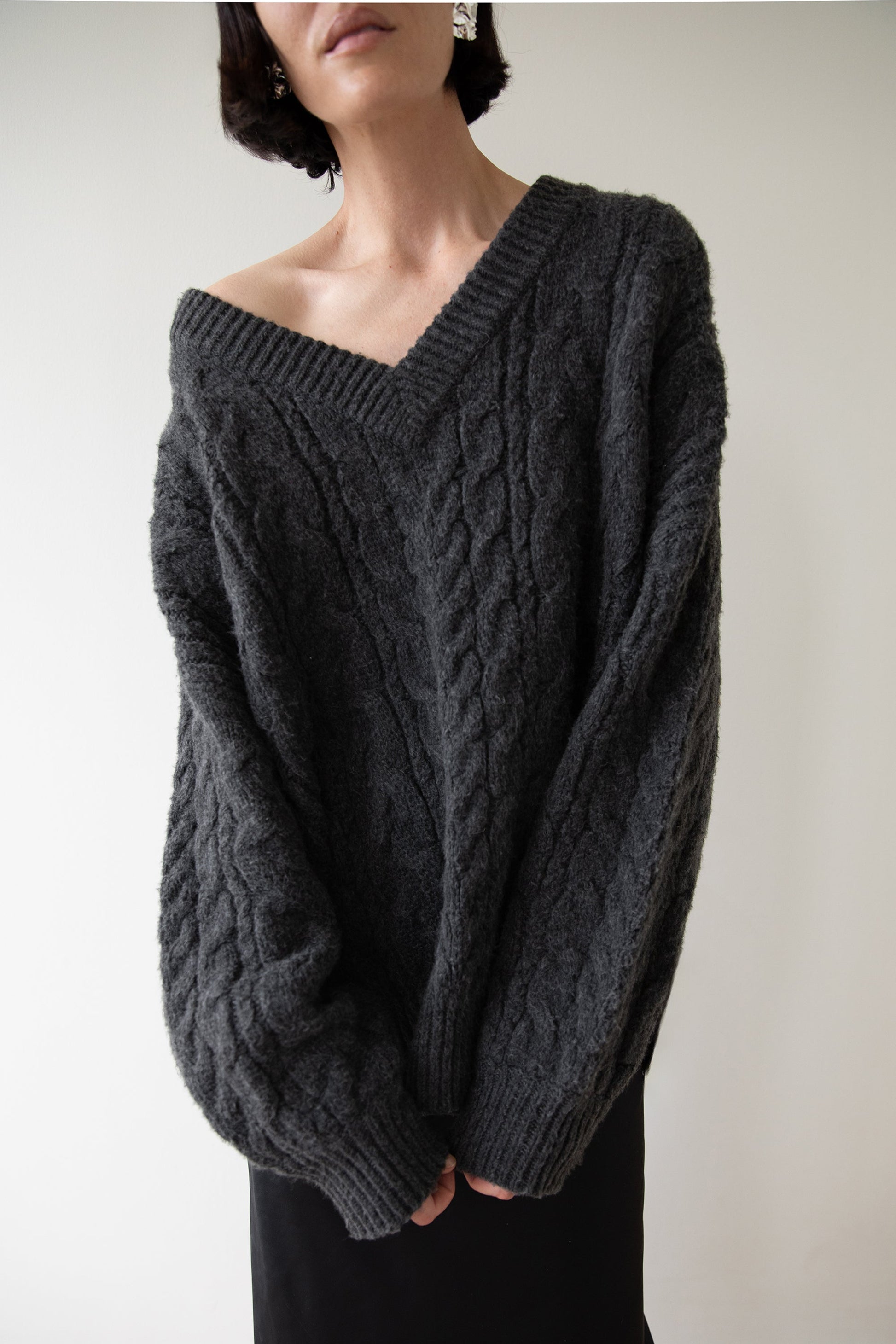 PULL COL EN V EN MAILLE TORSADES