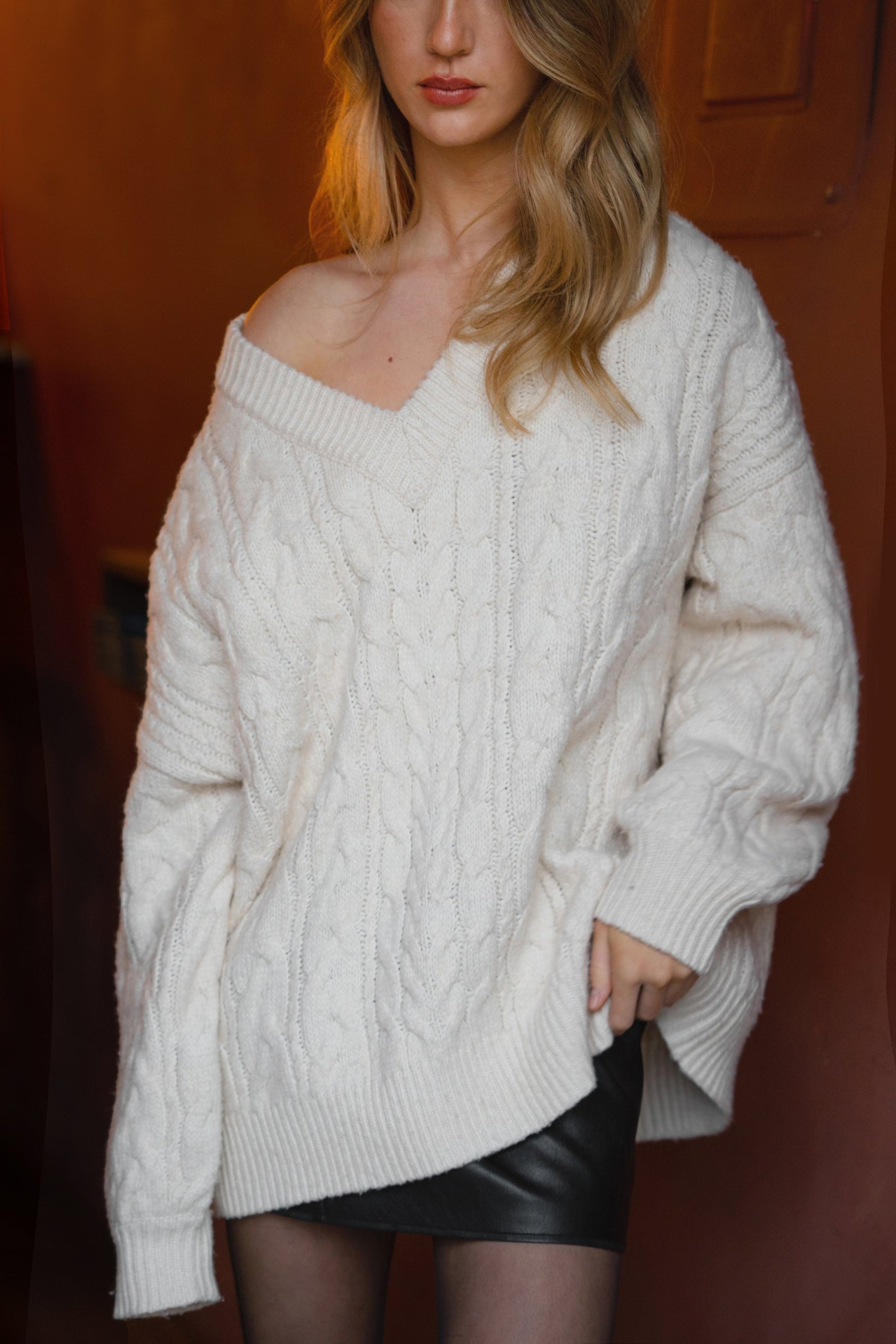 PULL COL EN V EN MAILLE TORSADES