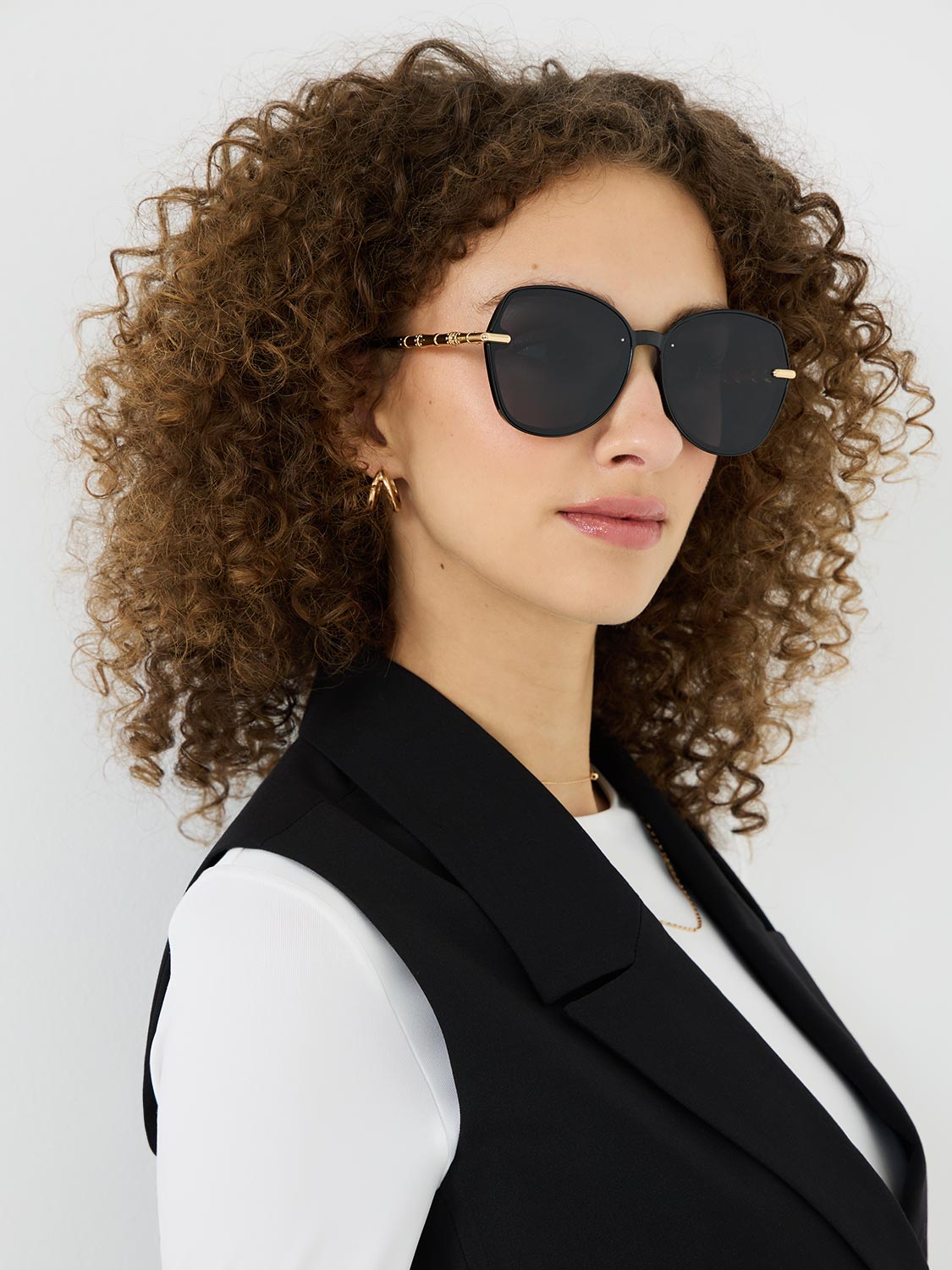 Lunettes de soleil rondes à monture transparente