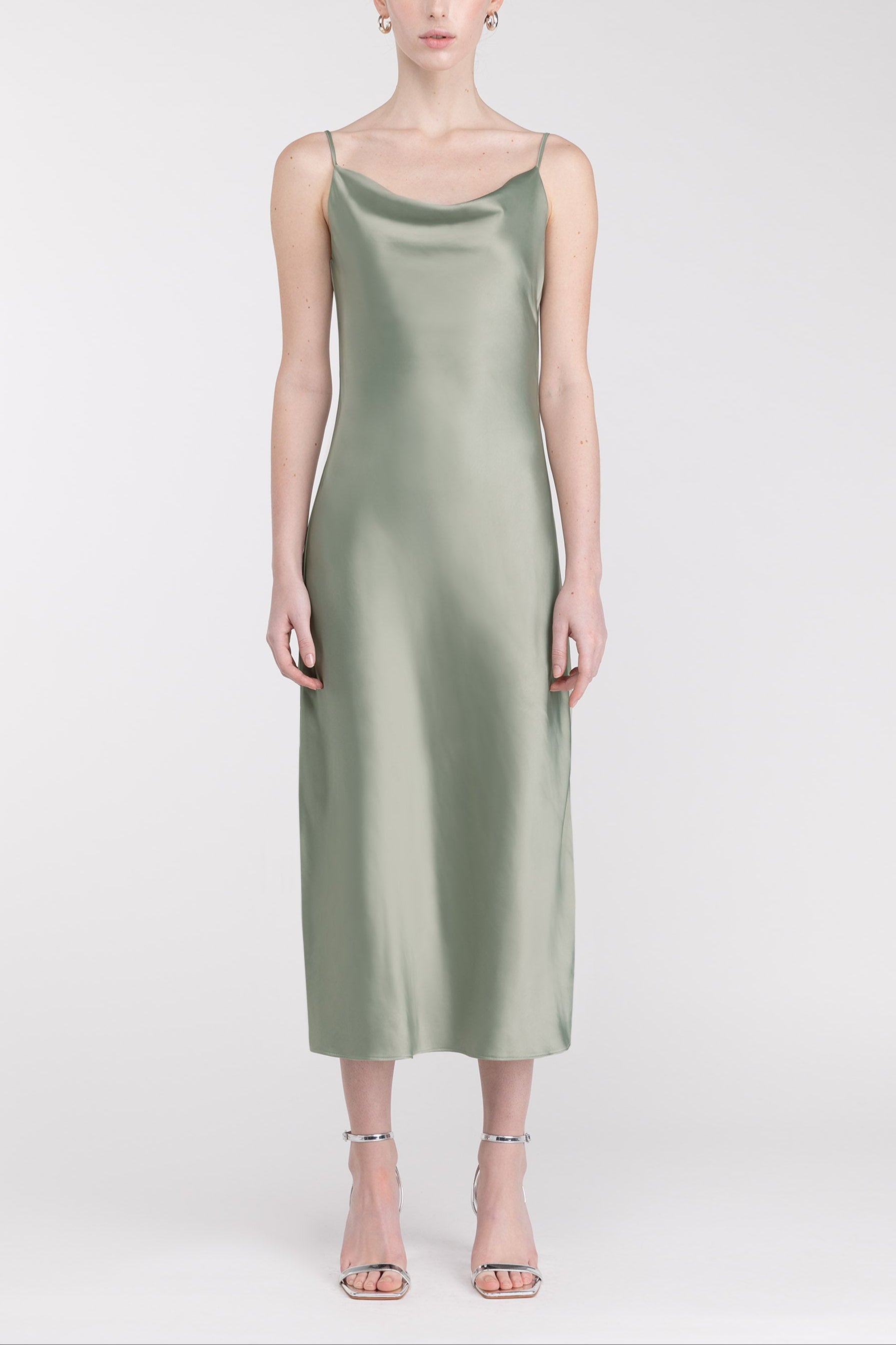 ROBE MIDI EN SATIN À COL BÂTONNET