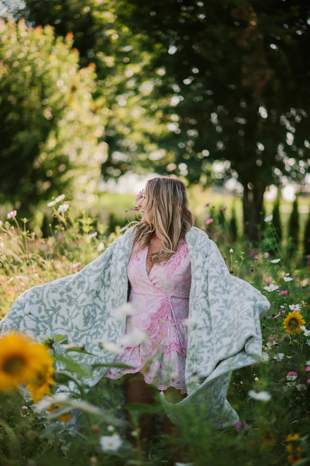 Desert Sage & White Fairy Garden Vine Print Extended Throw