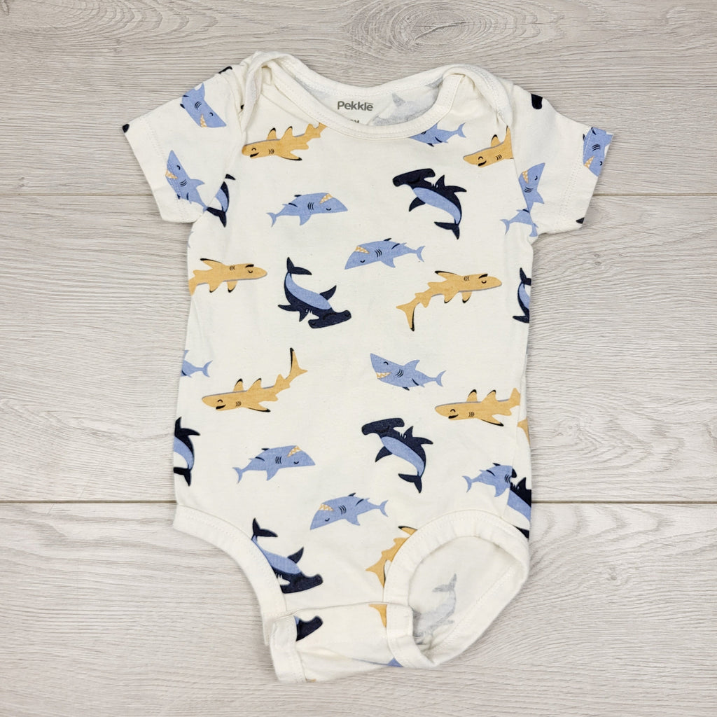 TBOW2 - Body Pekkle blanc avec requins. Taille 9 mois