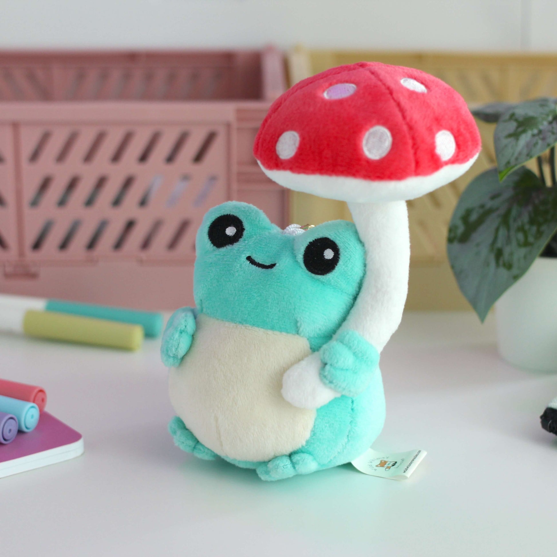 Porte-clés en peluche grenouille champignon