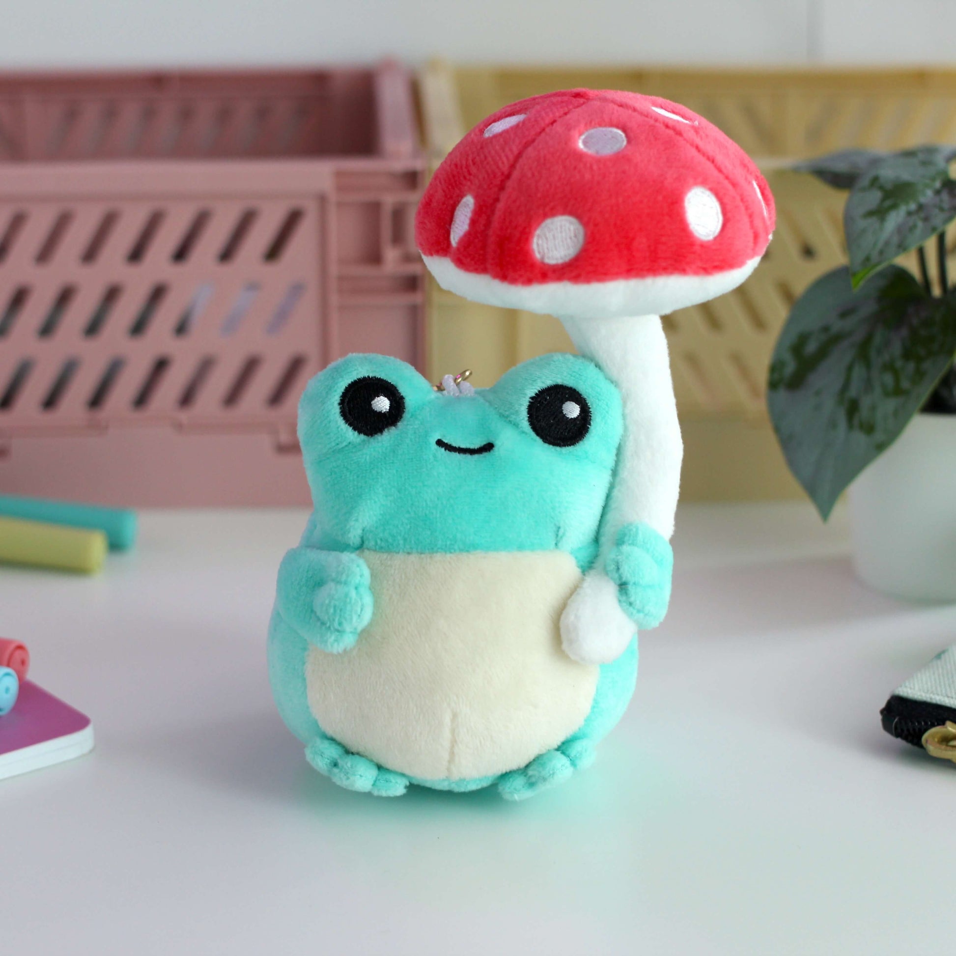 Porte-clés en peluche grenouille champignon