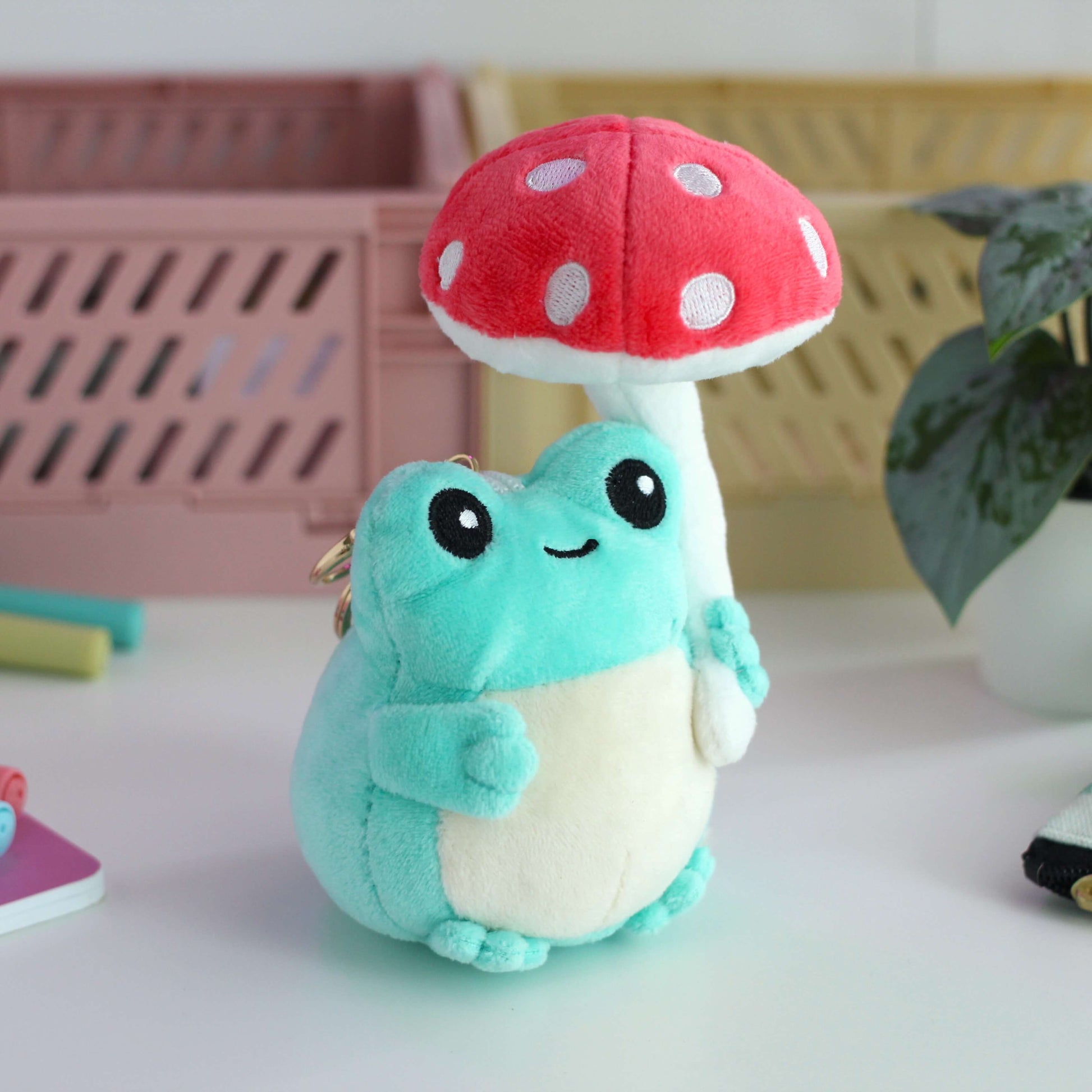 Porte-clés en peluche grenouille champignon