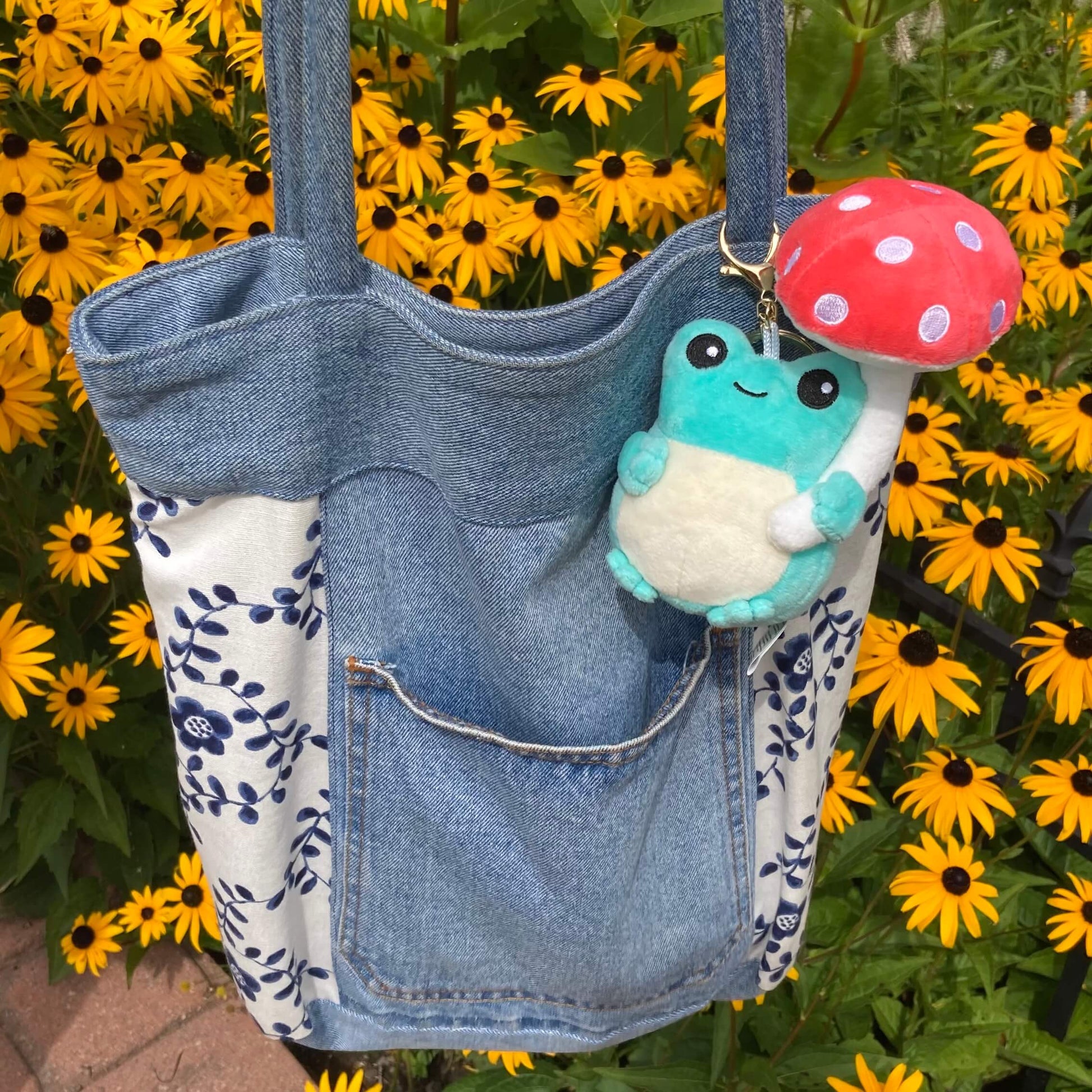 Porte-clés en peluche grenouille champignon