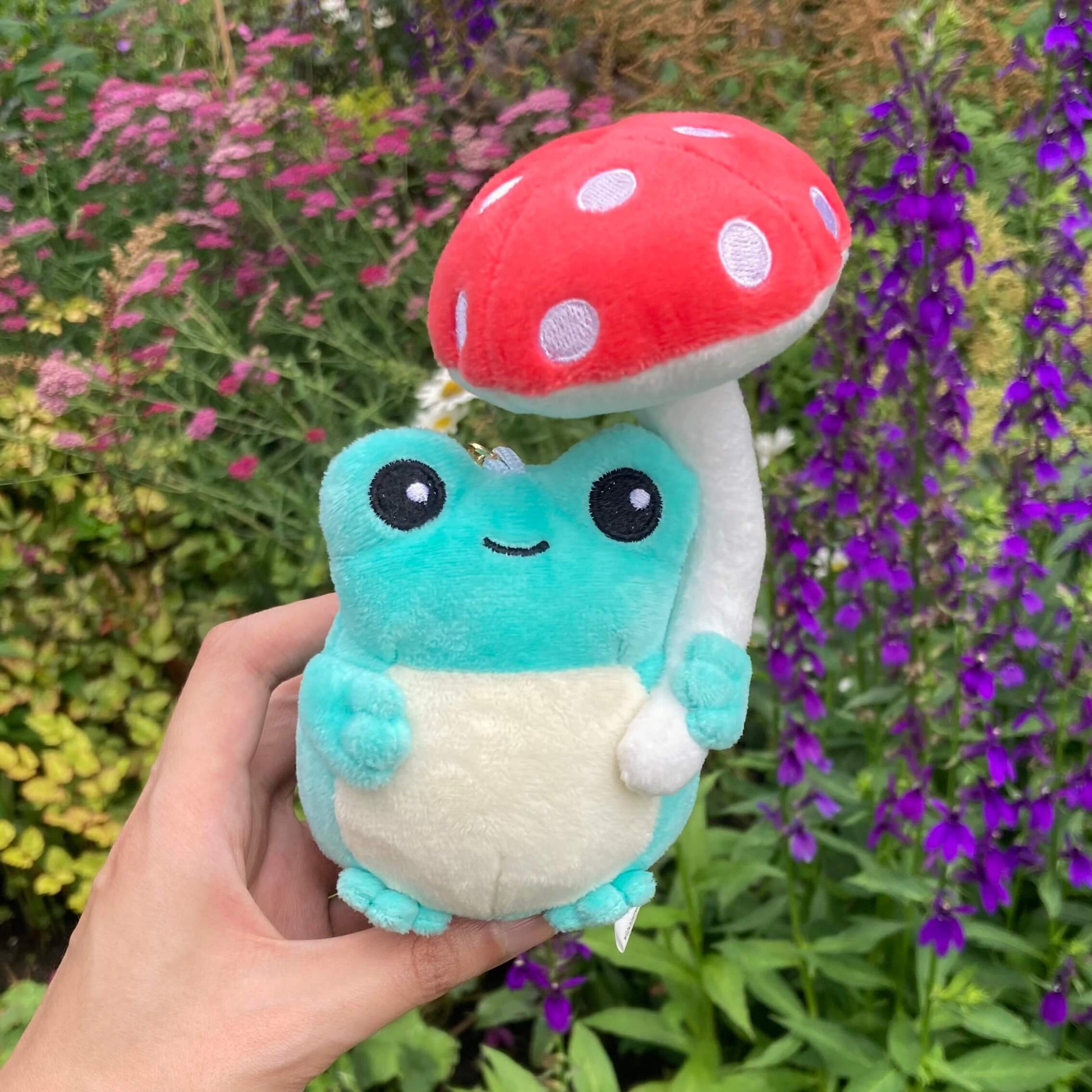 Porte-clés en peluche grenouille champignon
