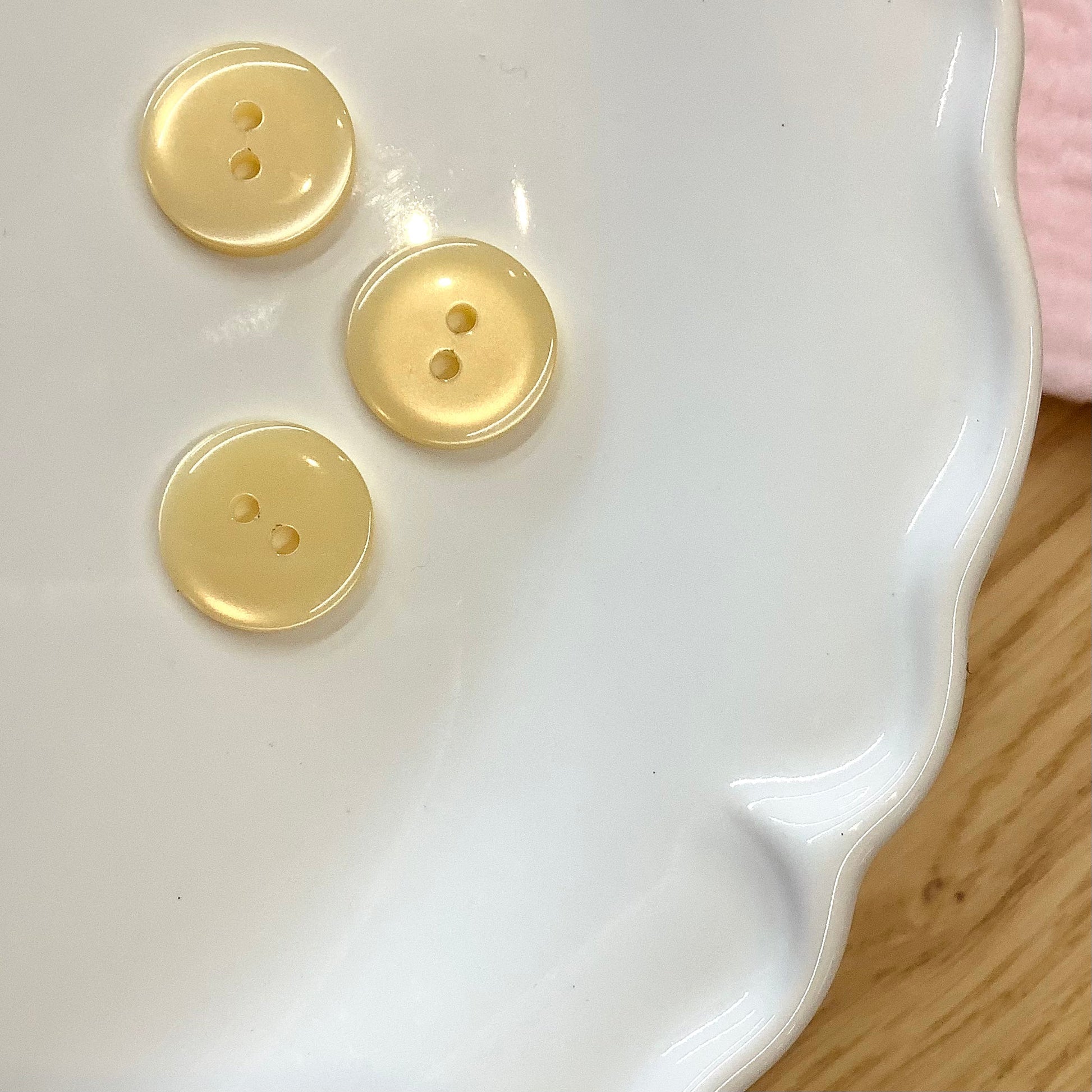 Elan ; Bouton 2 trous, jaune, 15 mm