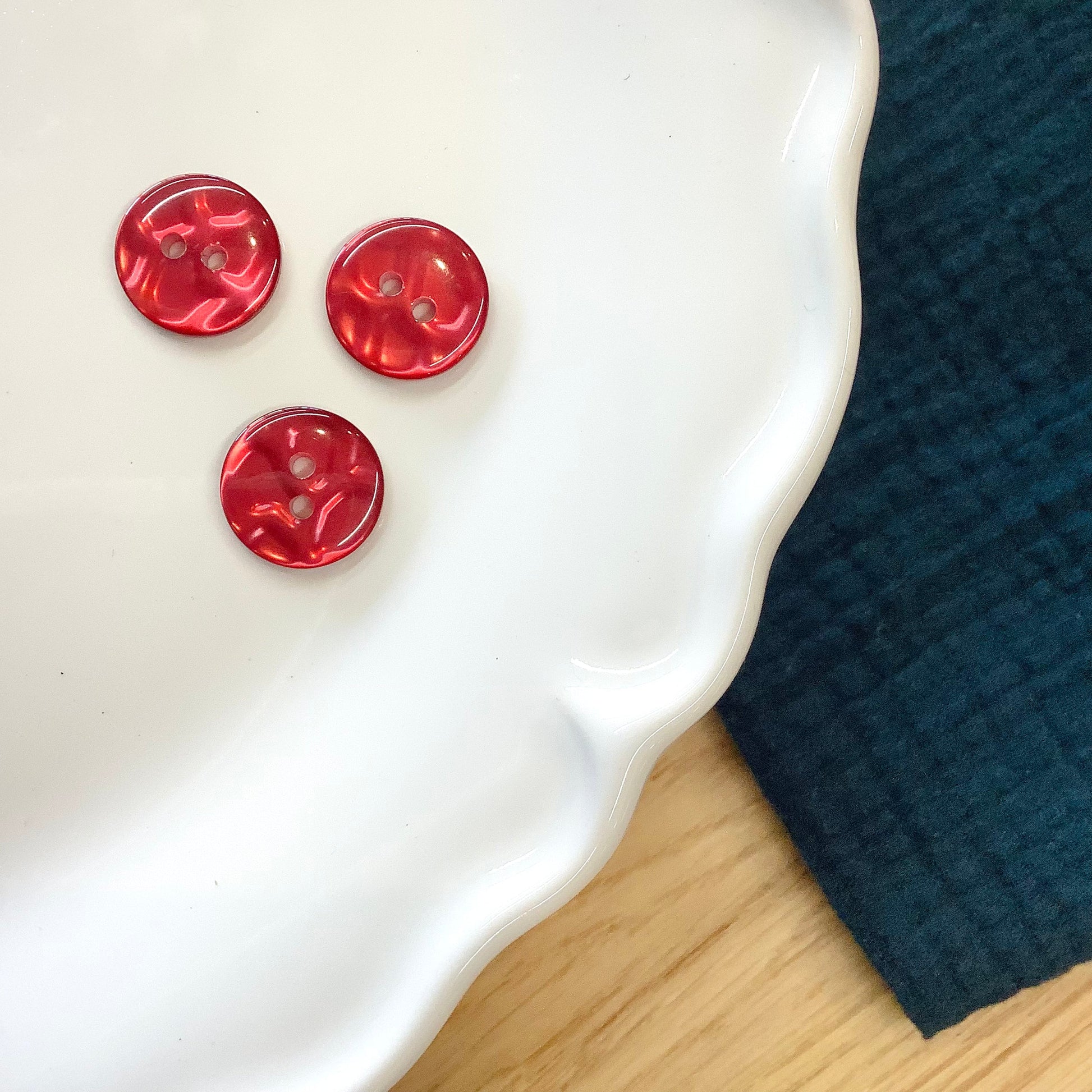 Elan ; Bouton 2 trous, rouge, 15 mm