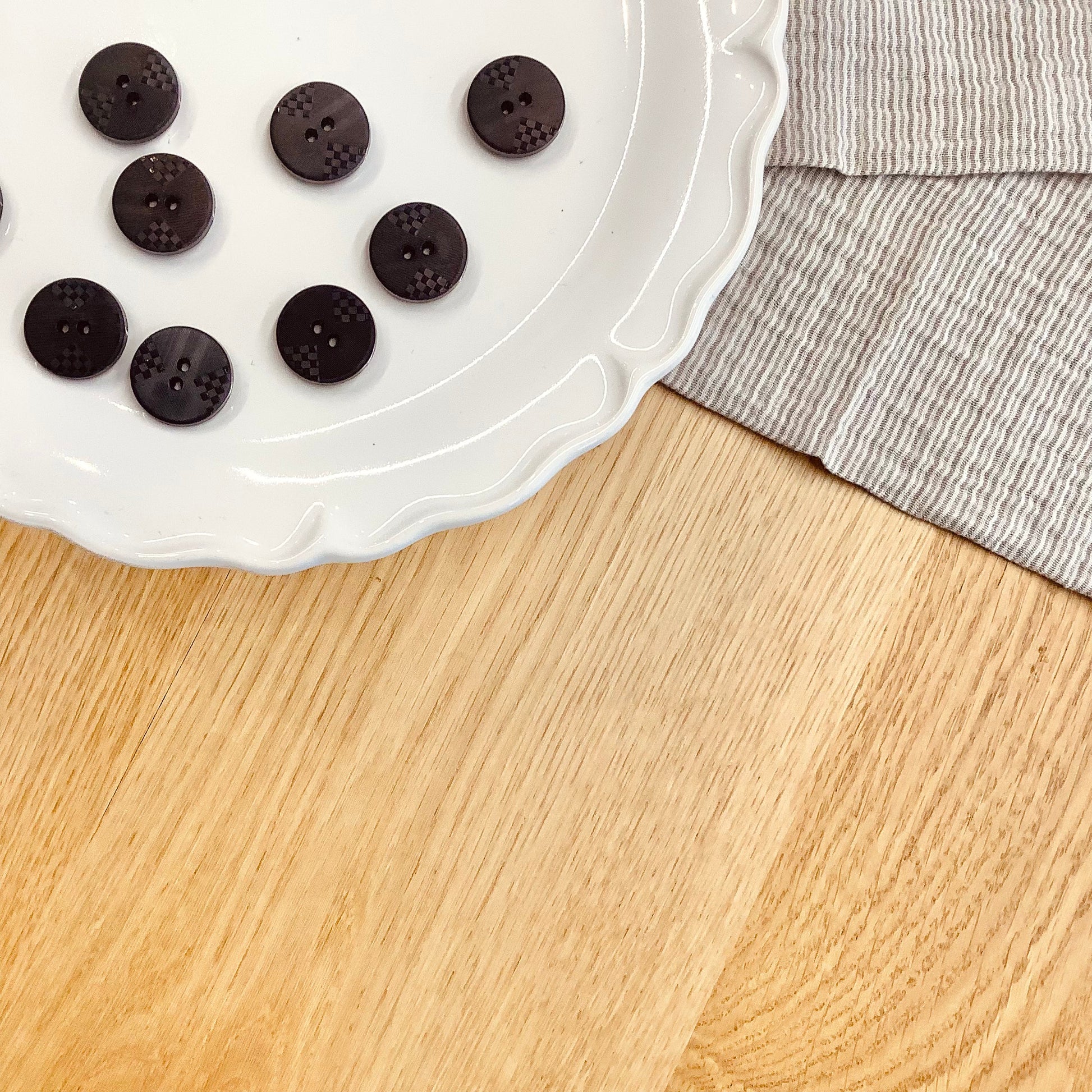 Elan ; Bouton à 2 trous, noir, 20 mm