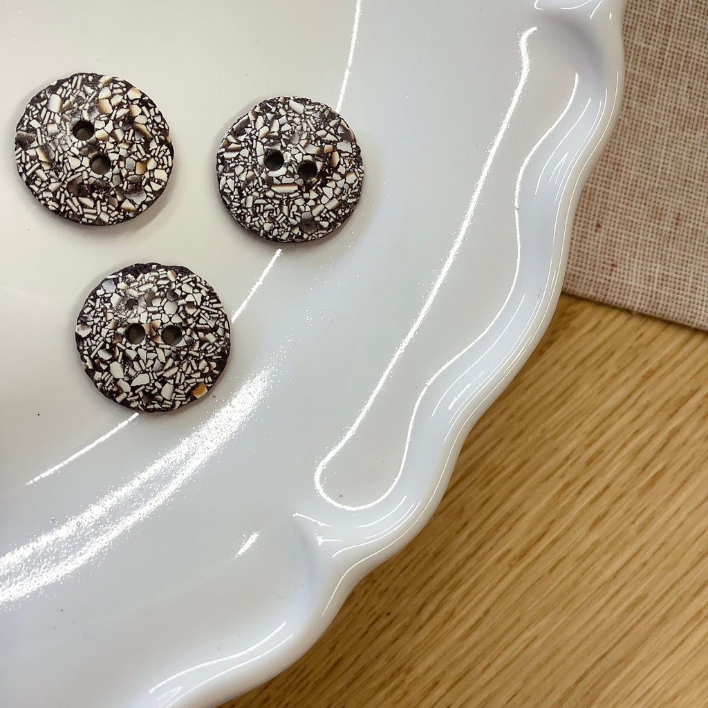 Elan ; bouton 2 trous, marron, 18 mm