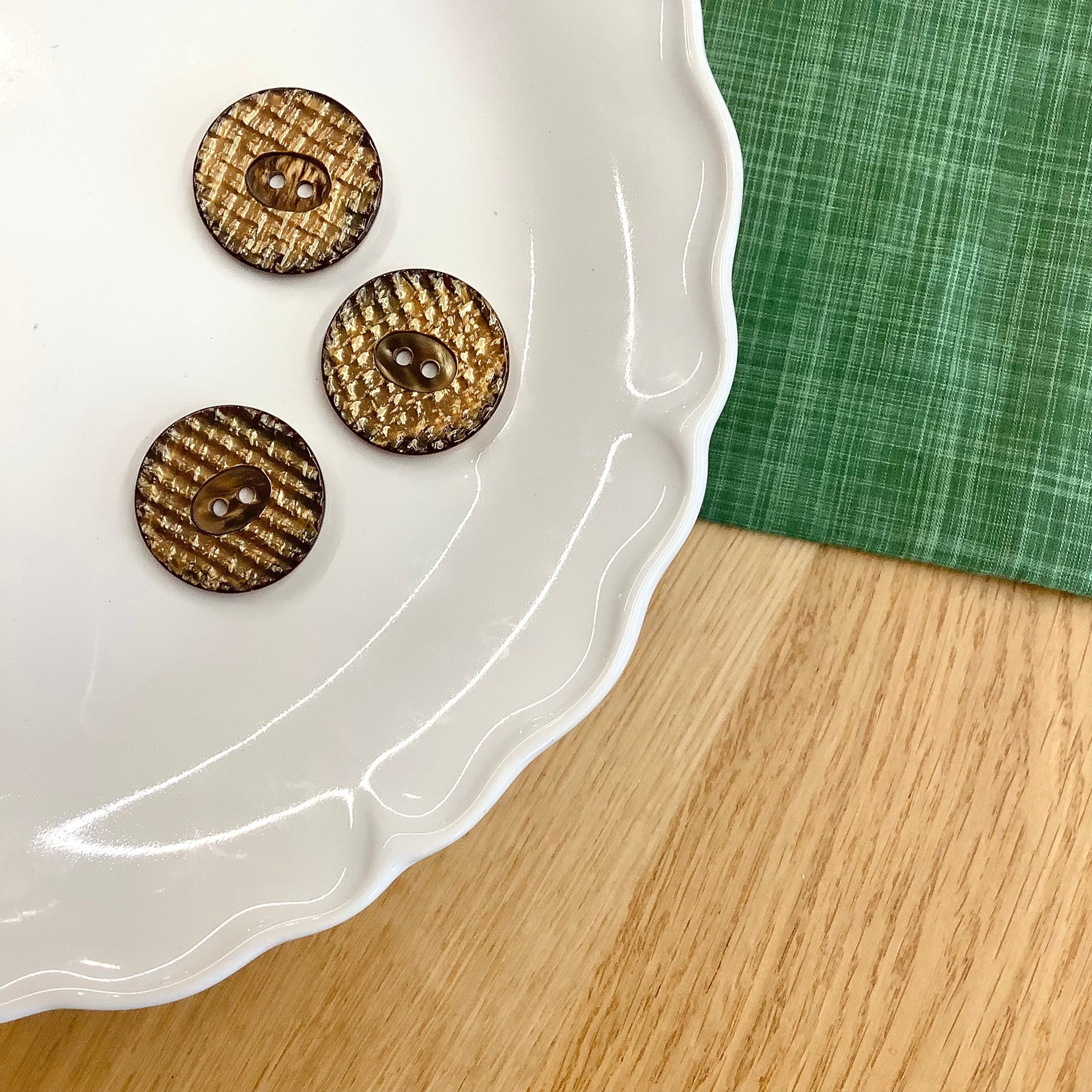 Elan ; Bouton à 2 trous, écaille de tortue, 28 mm