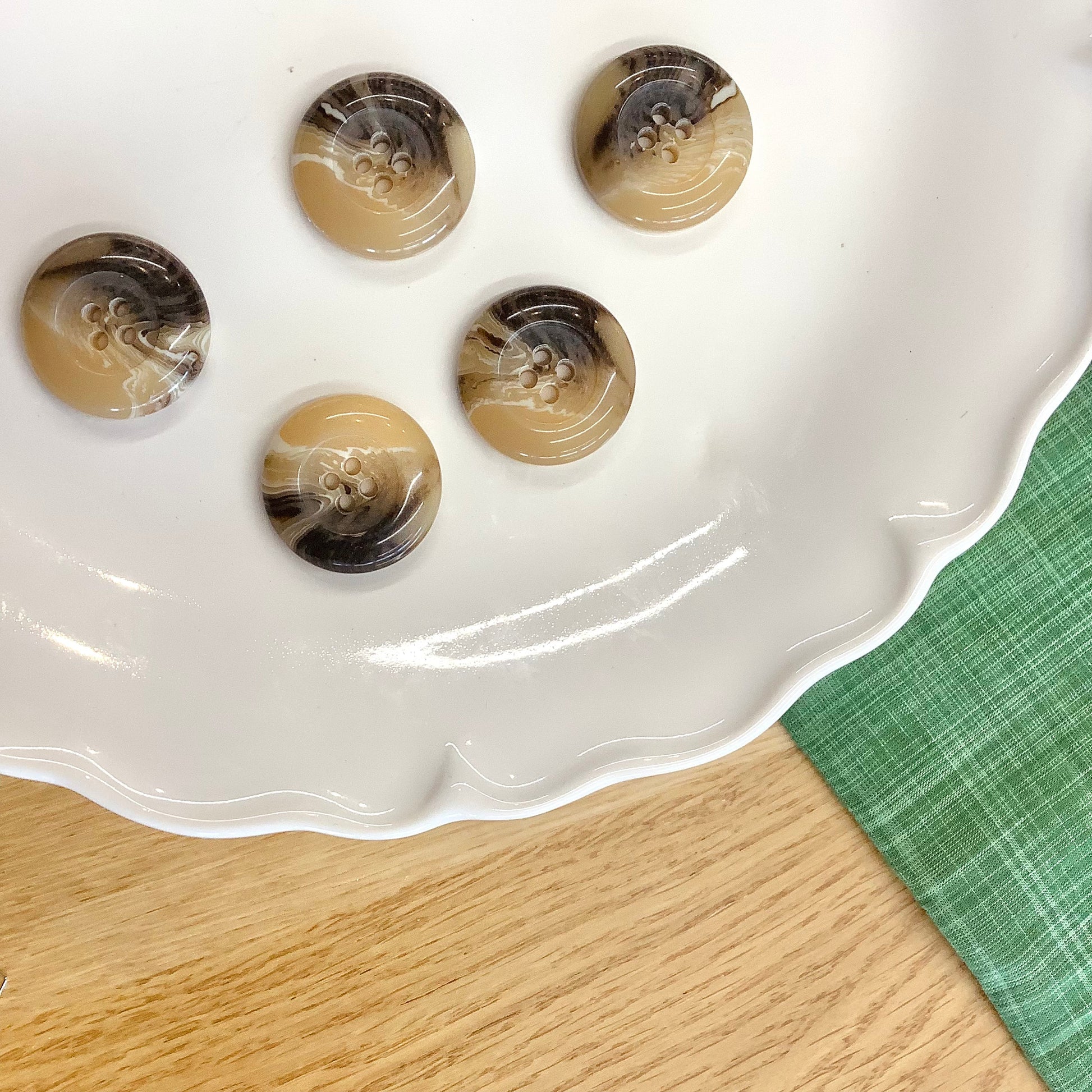 Elan ; Bouton 4 trous, marron, 25 mm