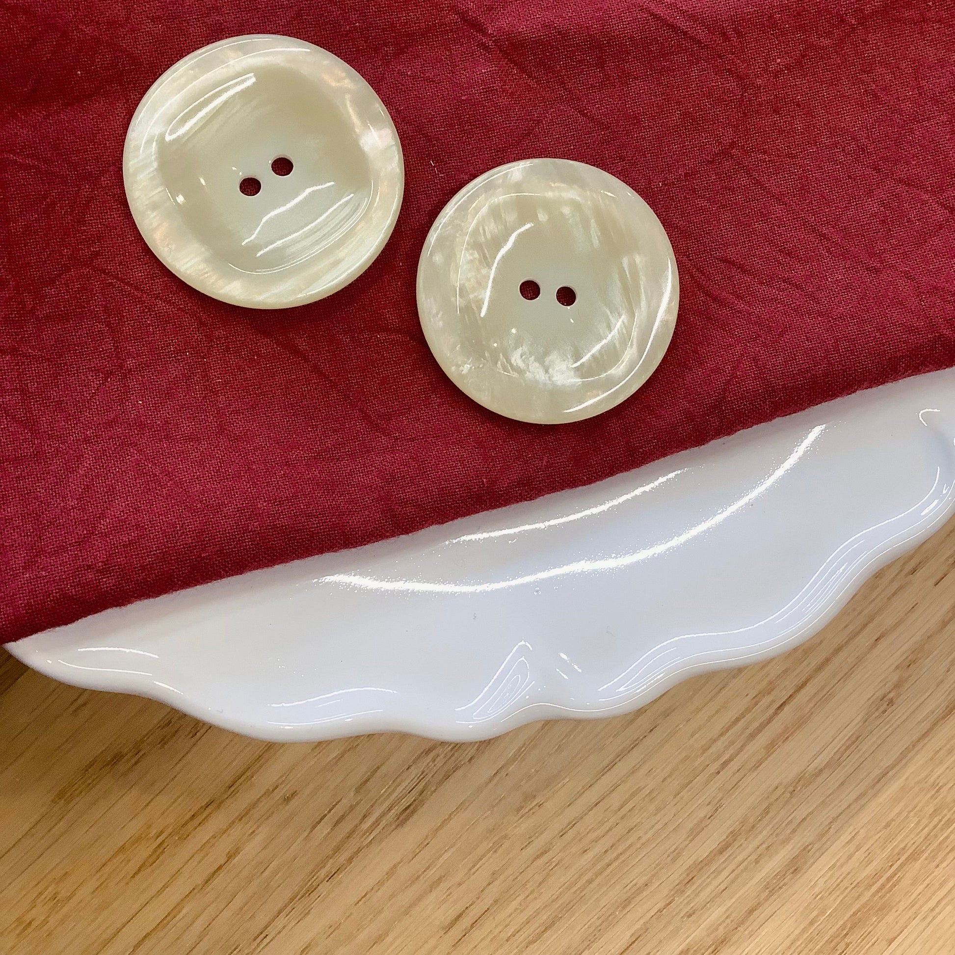 Elan ; Bouton 2 trous, perle, 38 mm