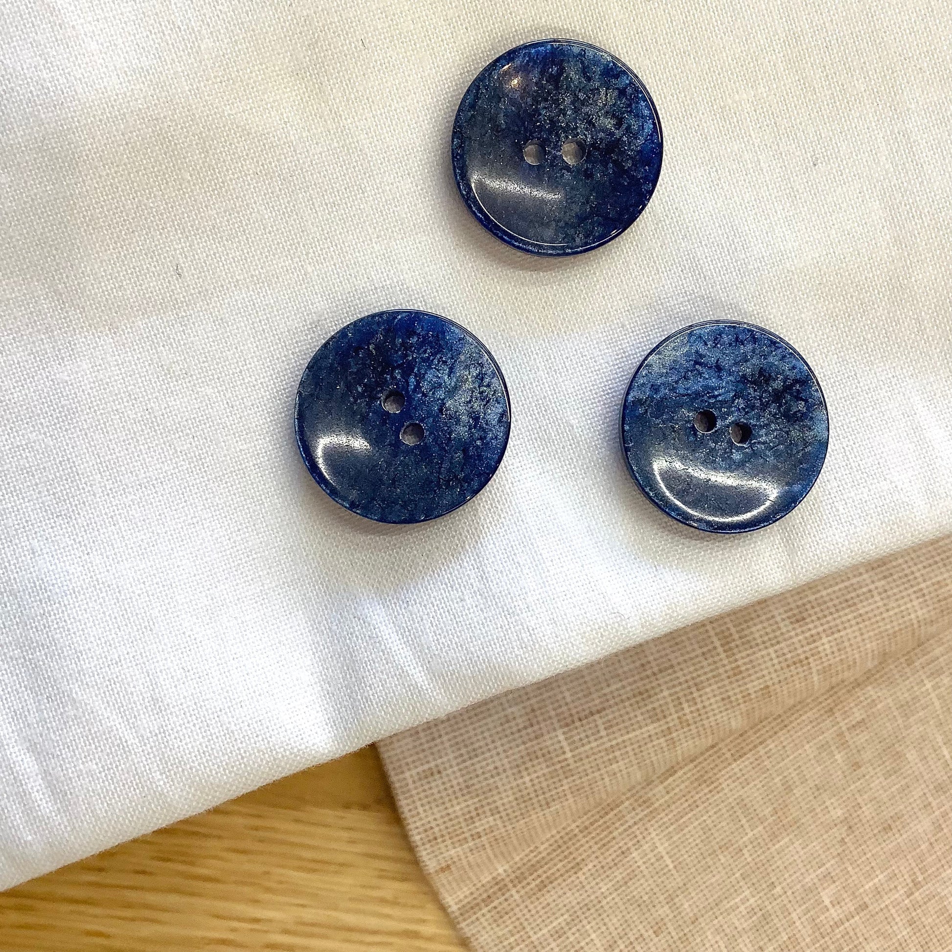 Elan ; Bouton à 2 trous, bleu, 20 mm