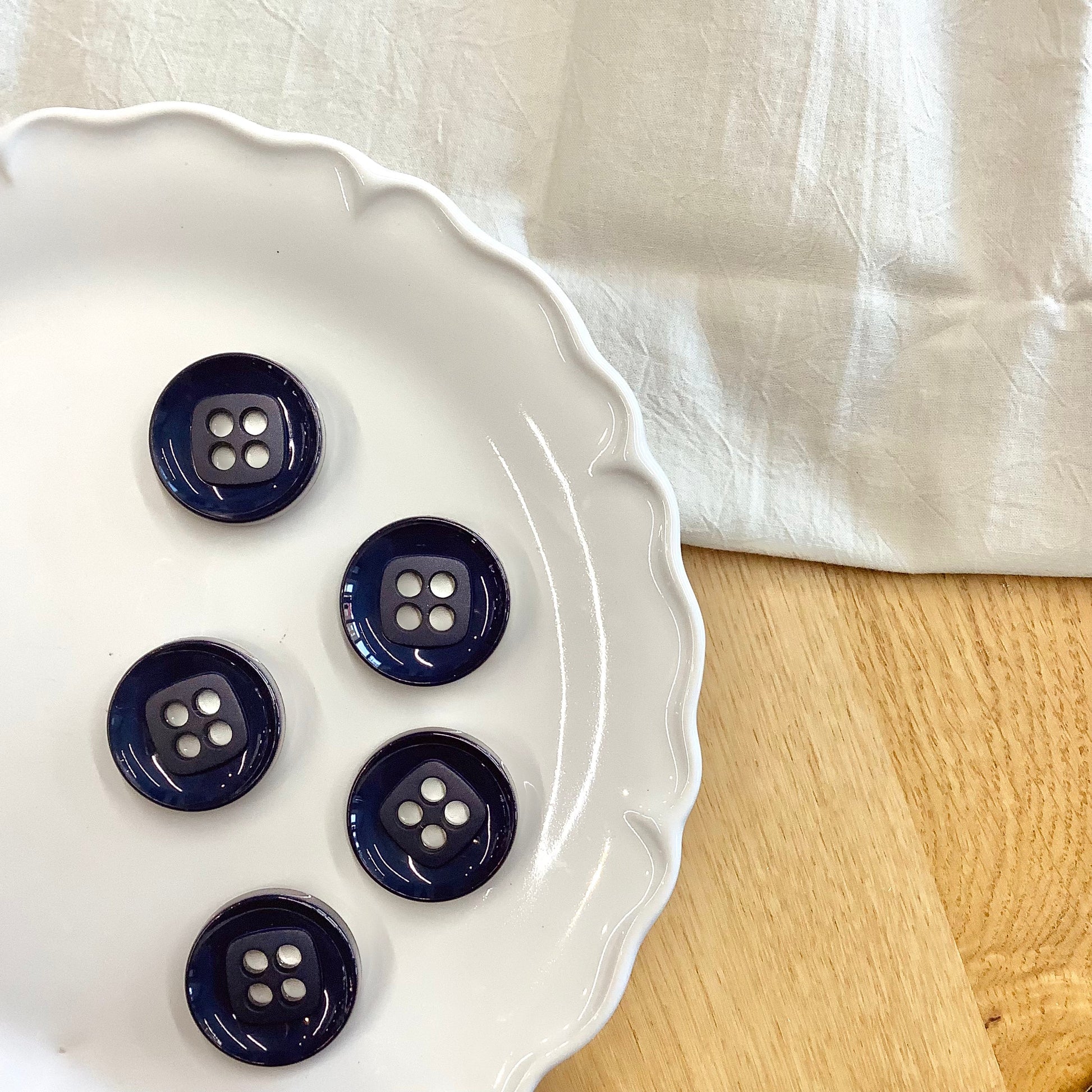 Elan ; Bouton 4 trous, bleu marine, 34 mm