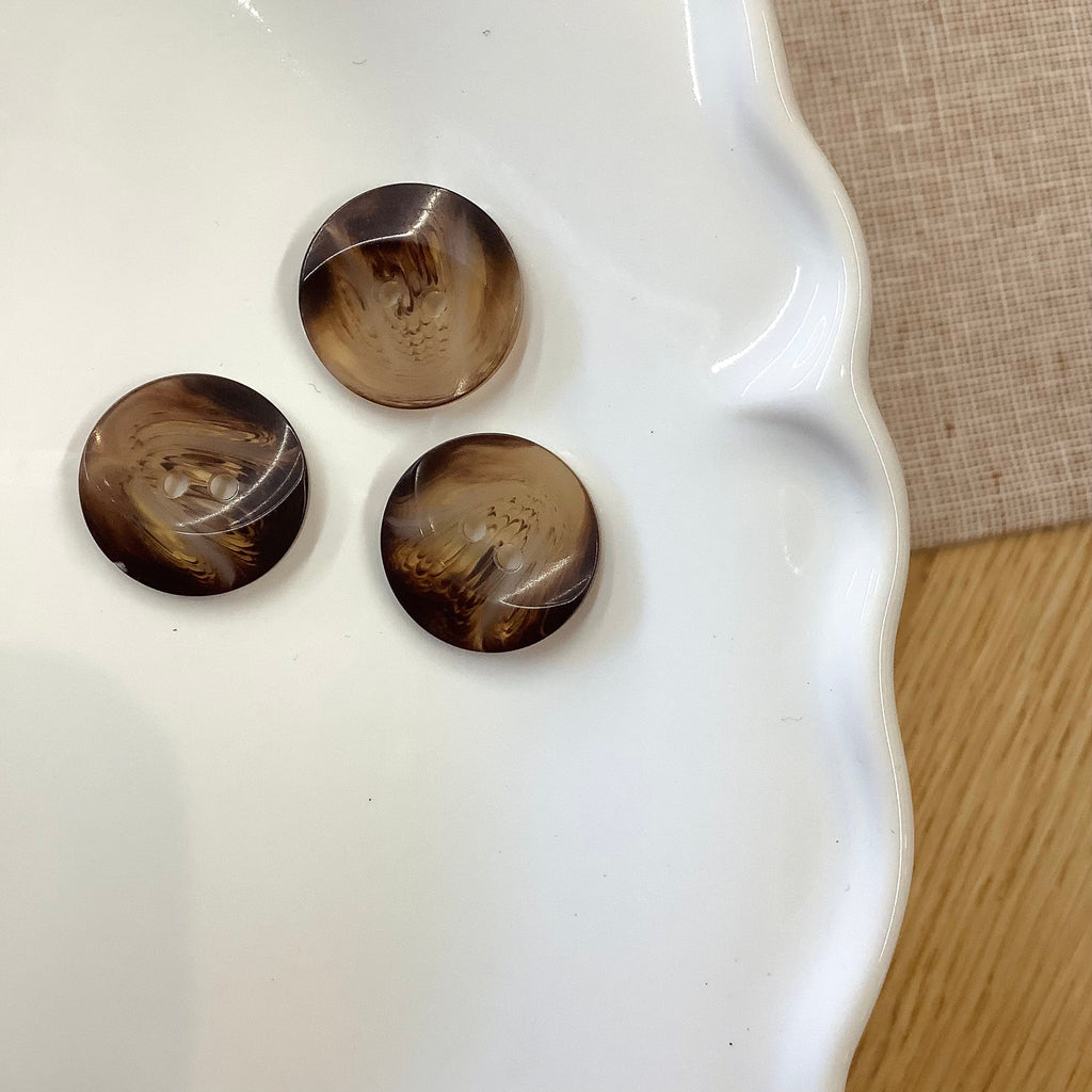 Elan ; Bouton à 2 trous, marron, 18 mm