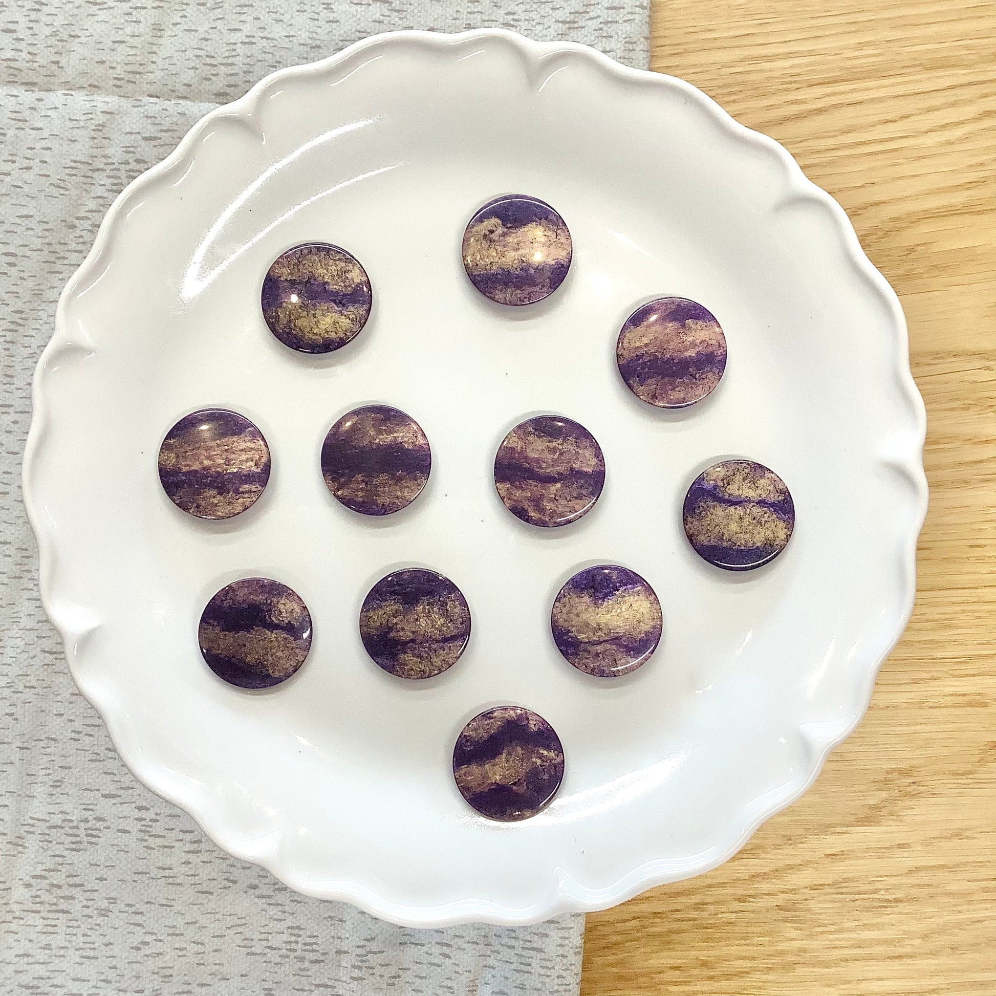 Elan ; Bouton à tige, violet métallisé, 28 mm