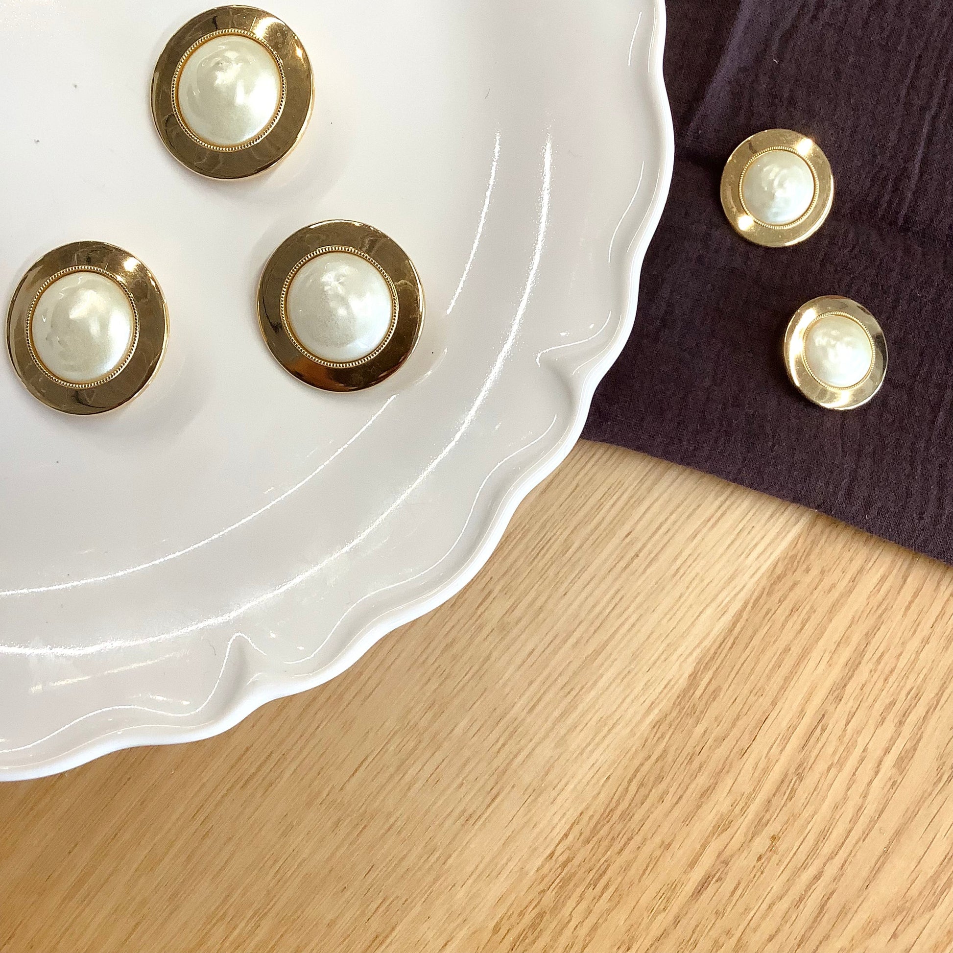 Elan ; Bouton à tige, or et ivoire, 28 mm