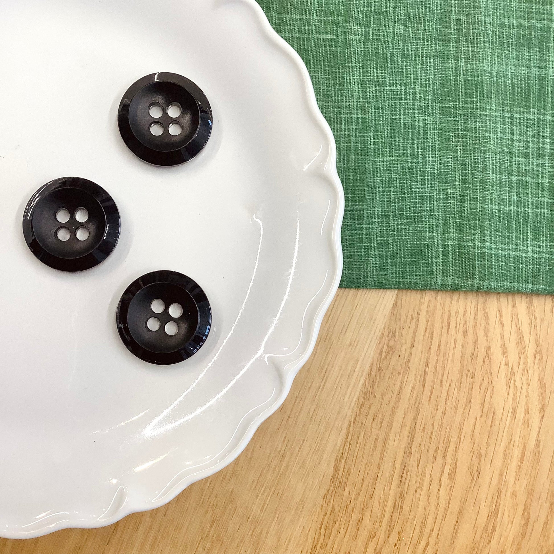 Elan ; Bouton 4 trous, noir, 34 mm