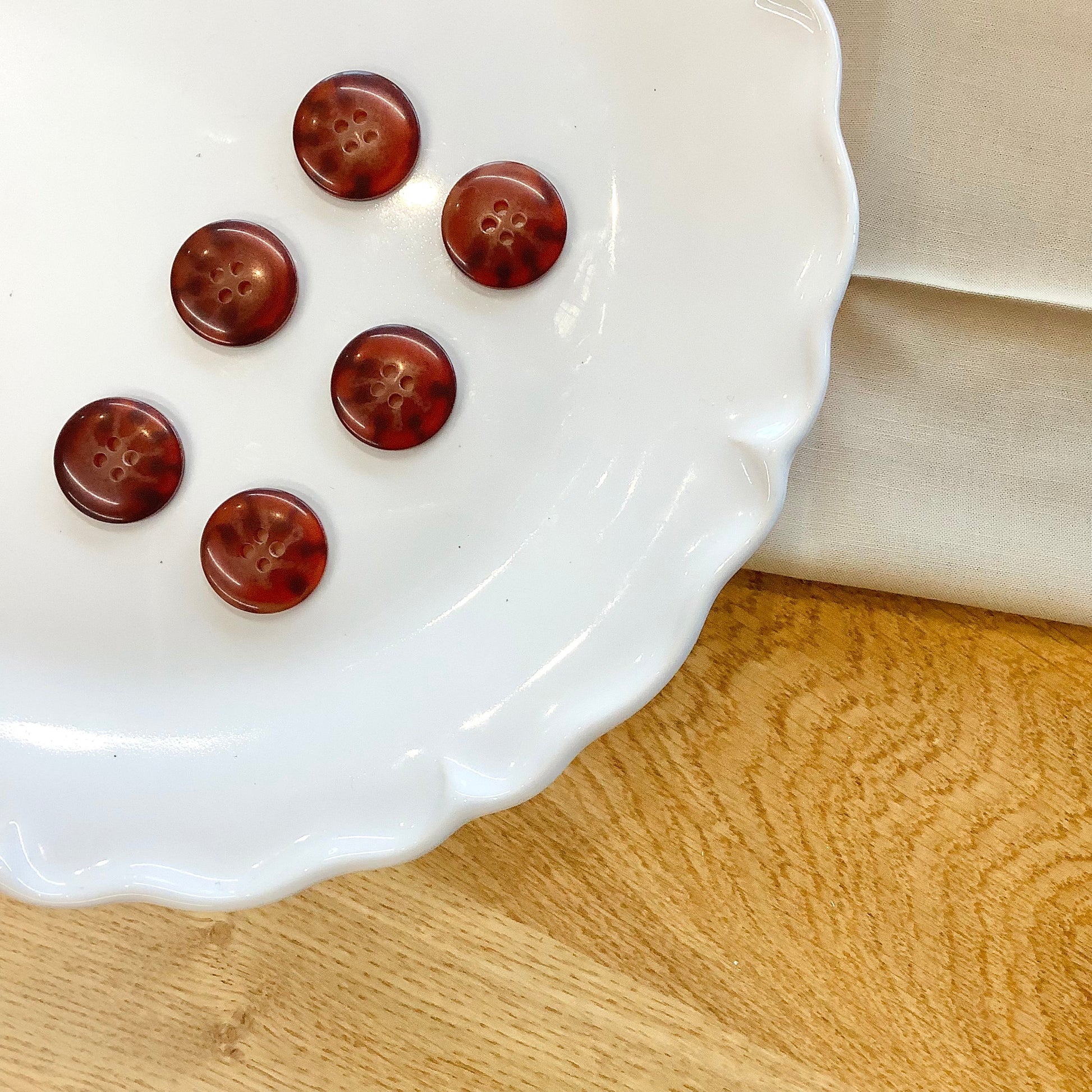 Elan ; Bouton 4 trous, rouge foncé, 20 mm